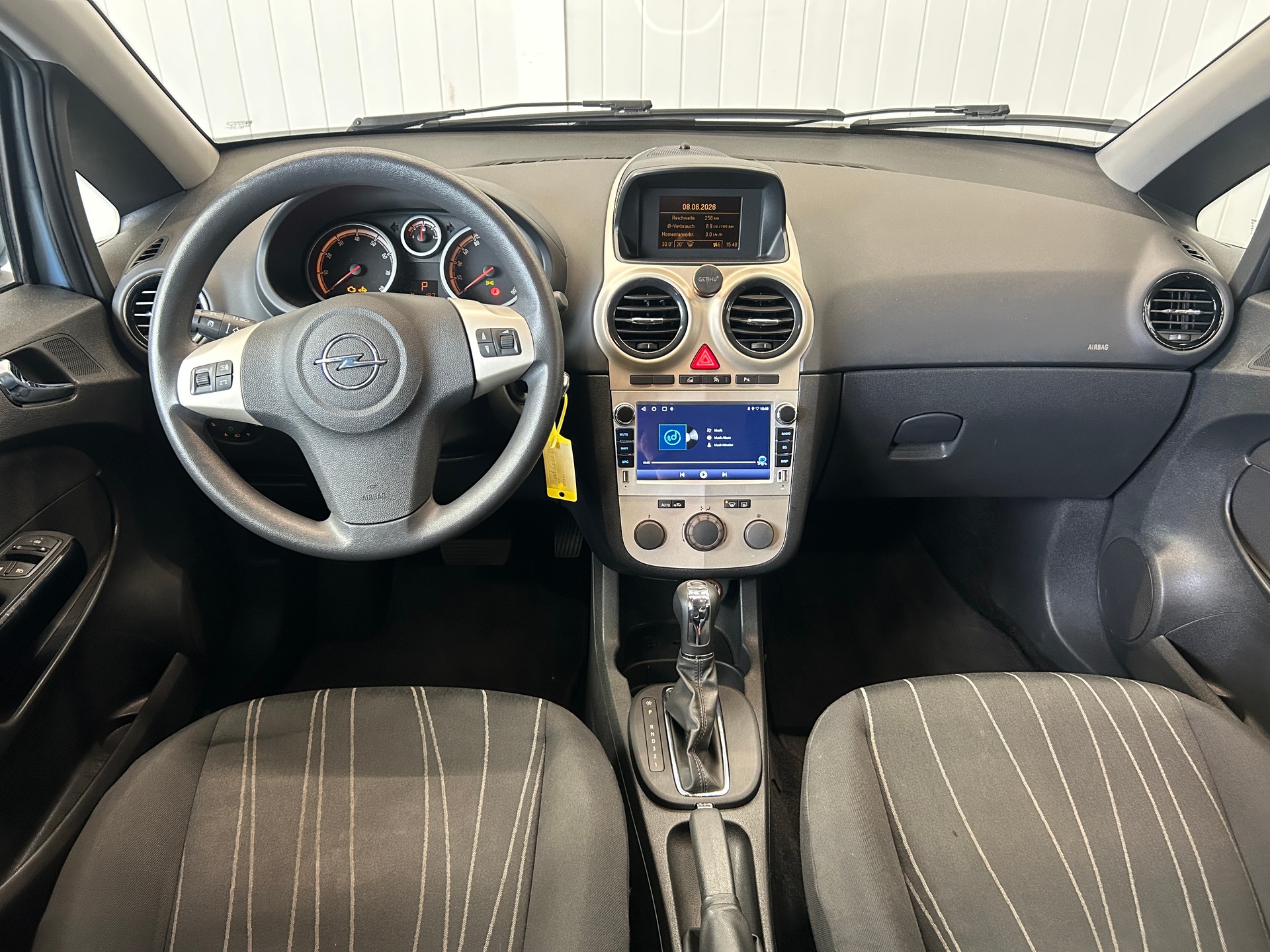 OPEL Corsa 1.4 TP Enjoy-image-9