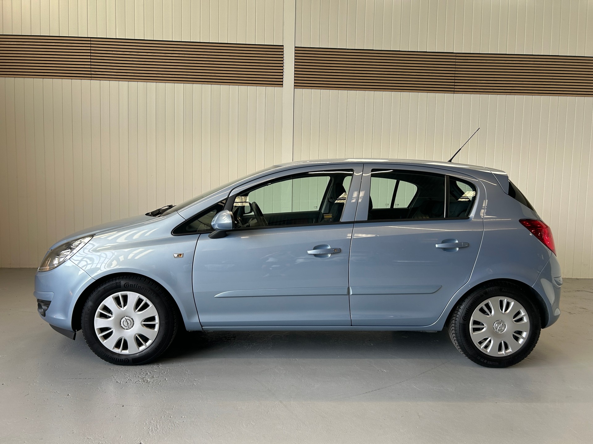 OPEL Corsa 1.4 TP Enjoy-image-1