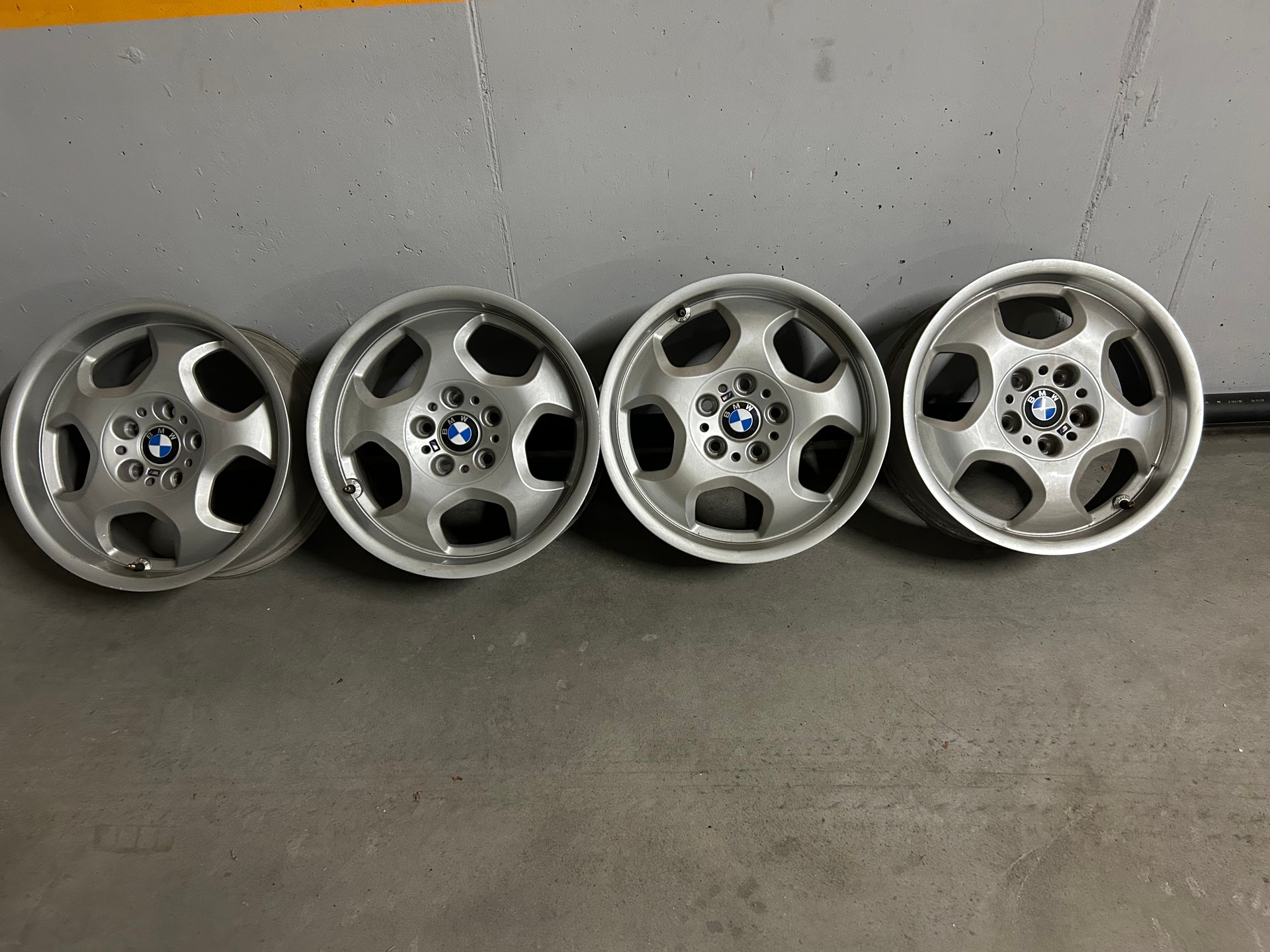 BMW 3.0-image-5