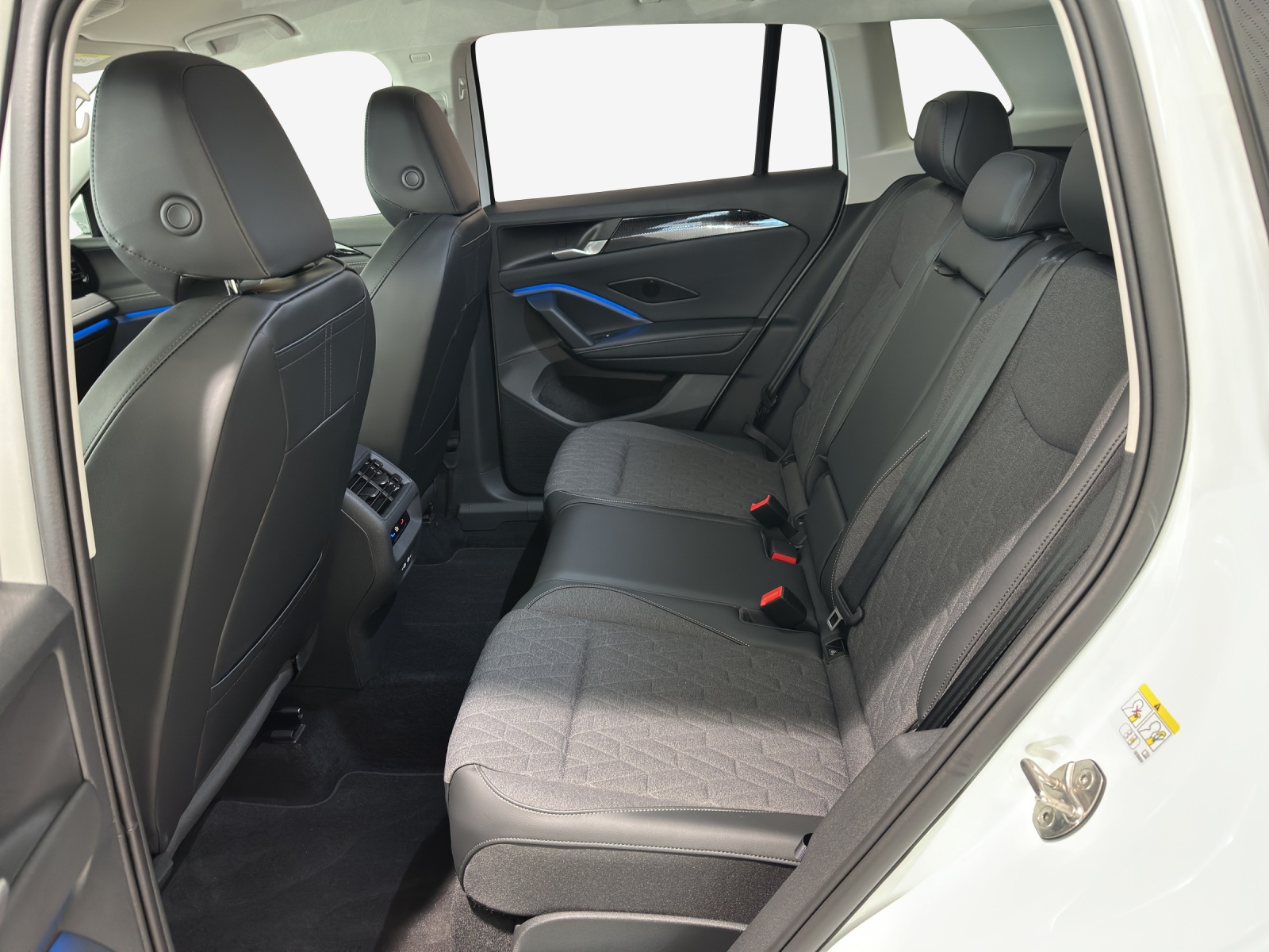 VW Tiguan 2.0 TSI DSG Life 4Motion-image-11