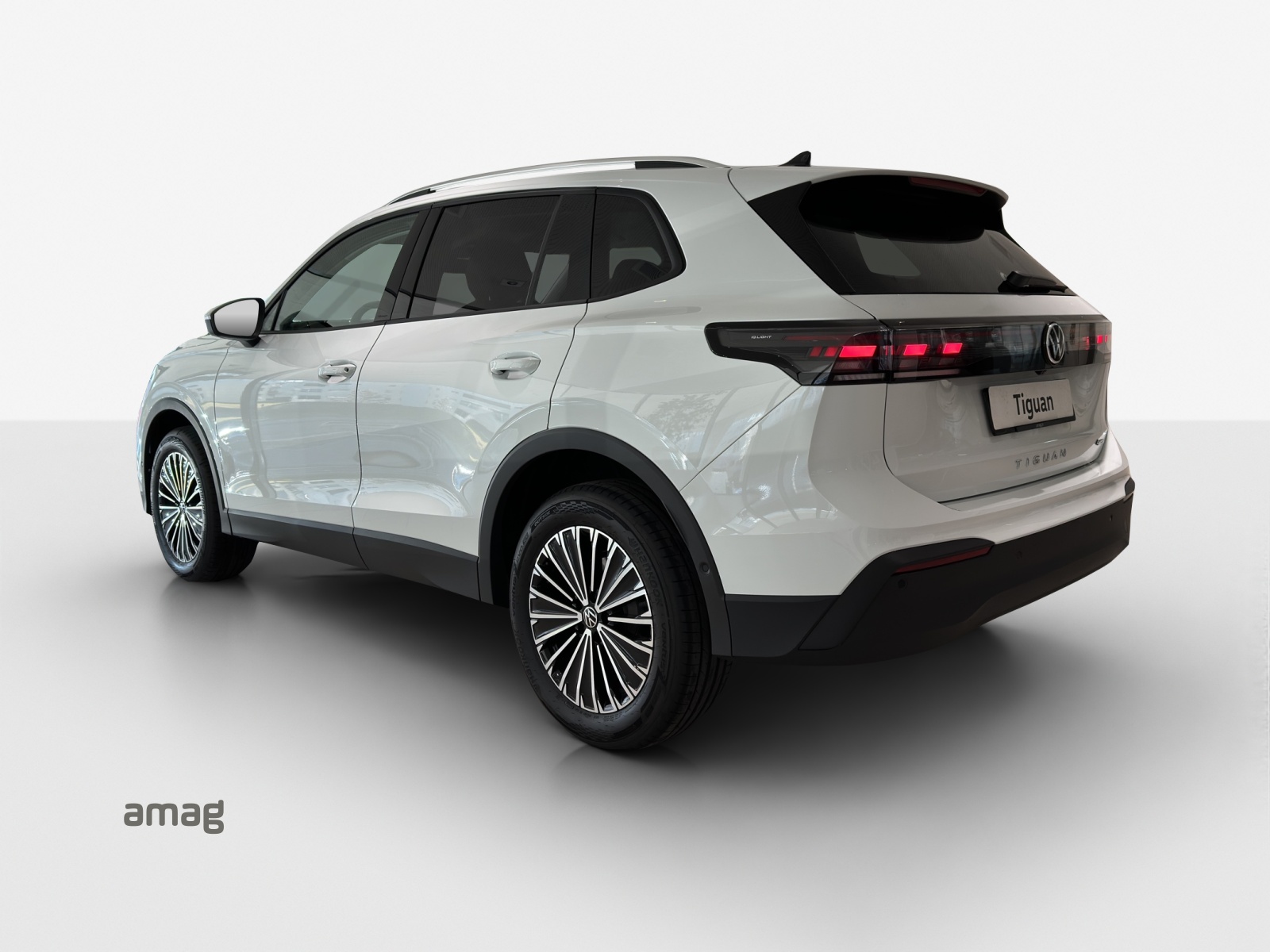 VW Tiguan 2.0 TSI DSG Life 4Motion-image-2