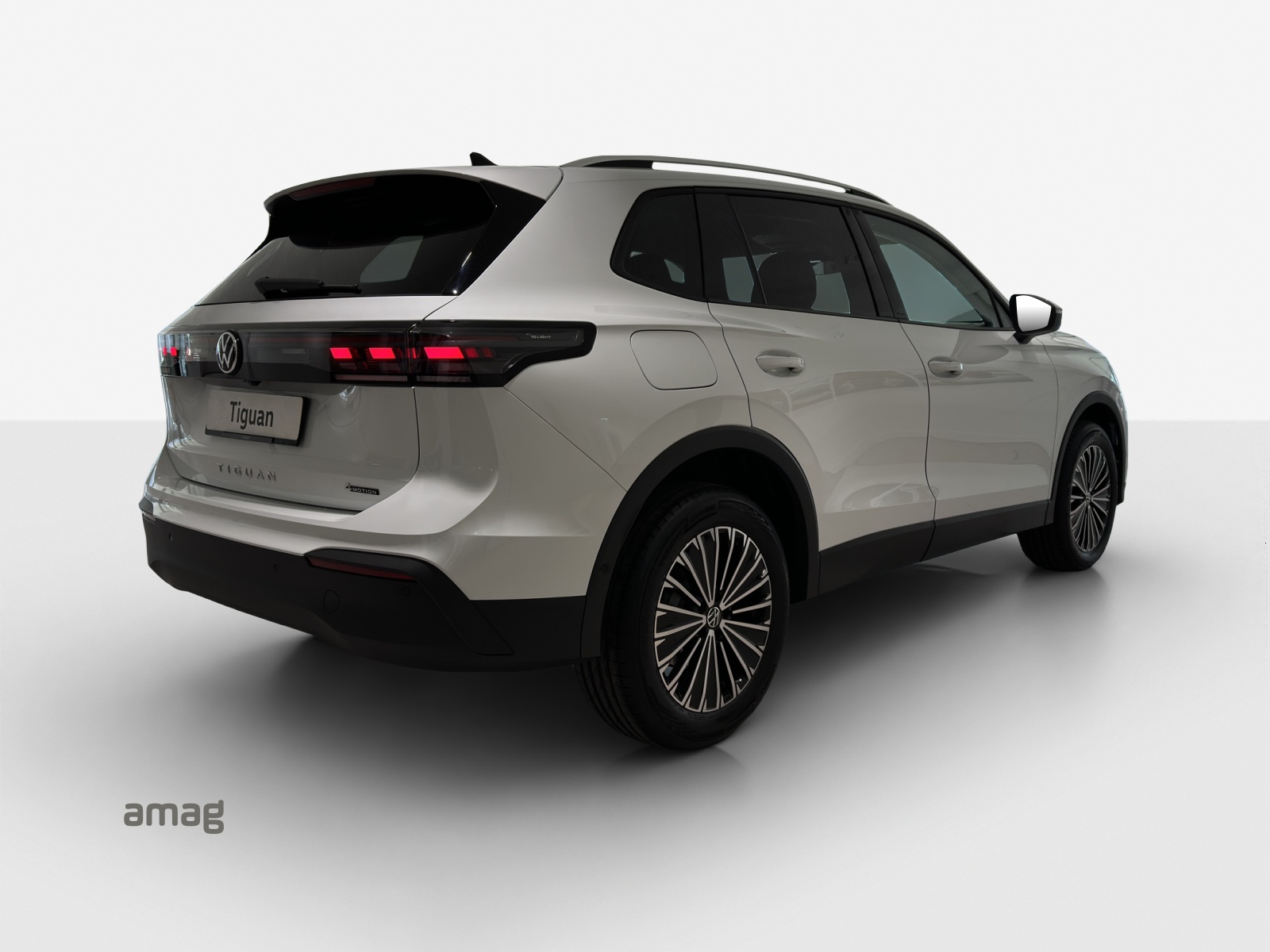 VW Tiguan 2.0 TSI DSG Life 4Motion-image-4