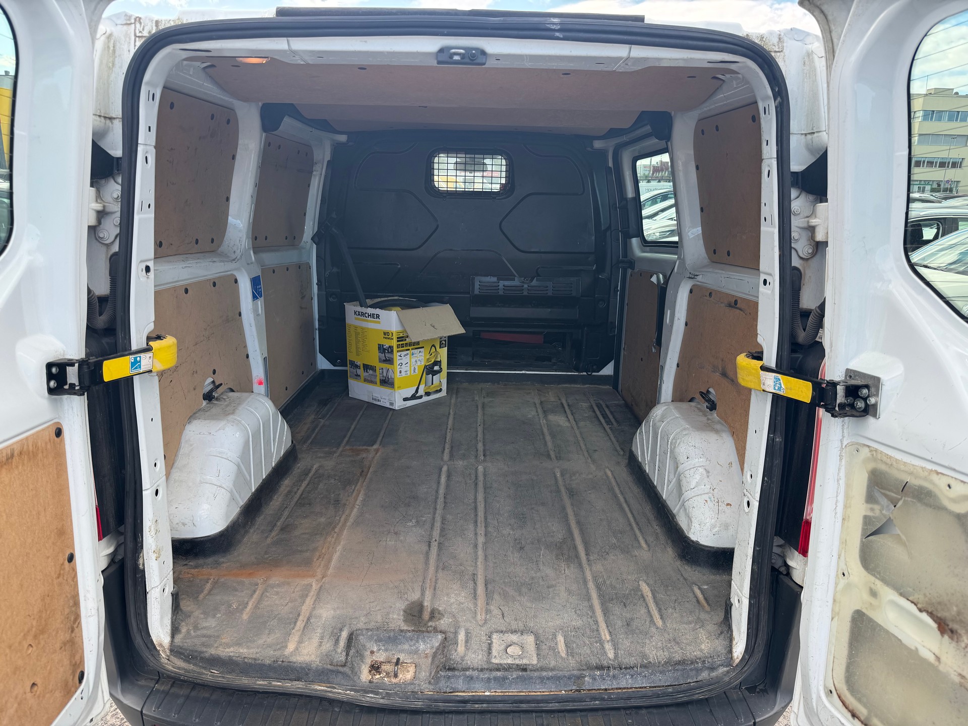 FORD Transit Custom Van 250 L1H1 Level 3-image-8