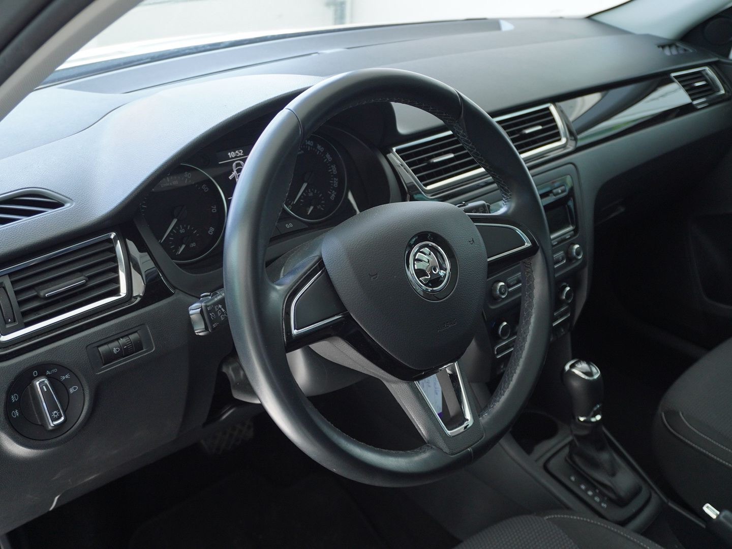 SKODA Rapid Spaceback 1.4 TSI Elegance DSG-image-2
