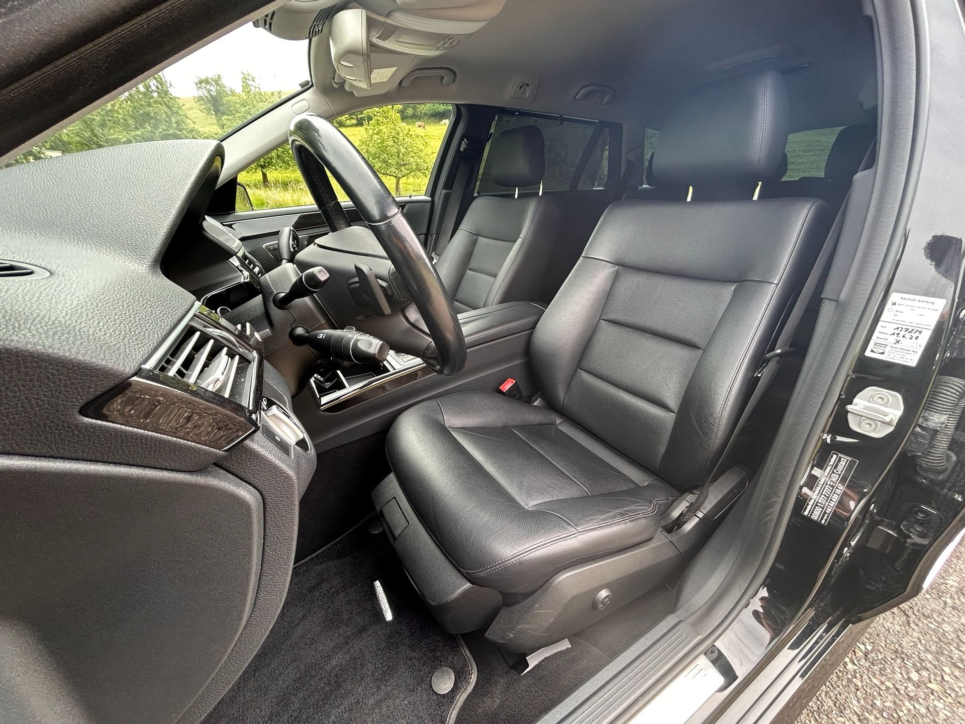 MERCEDES-BENZ E 300 CDI BlueEfficiency Avantgarde 7G-Tronic-image-15
