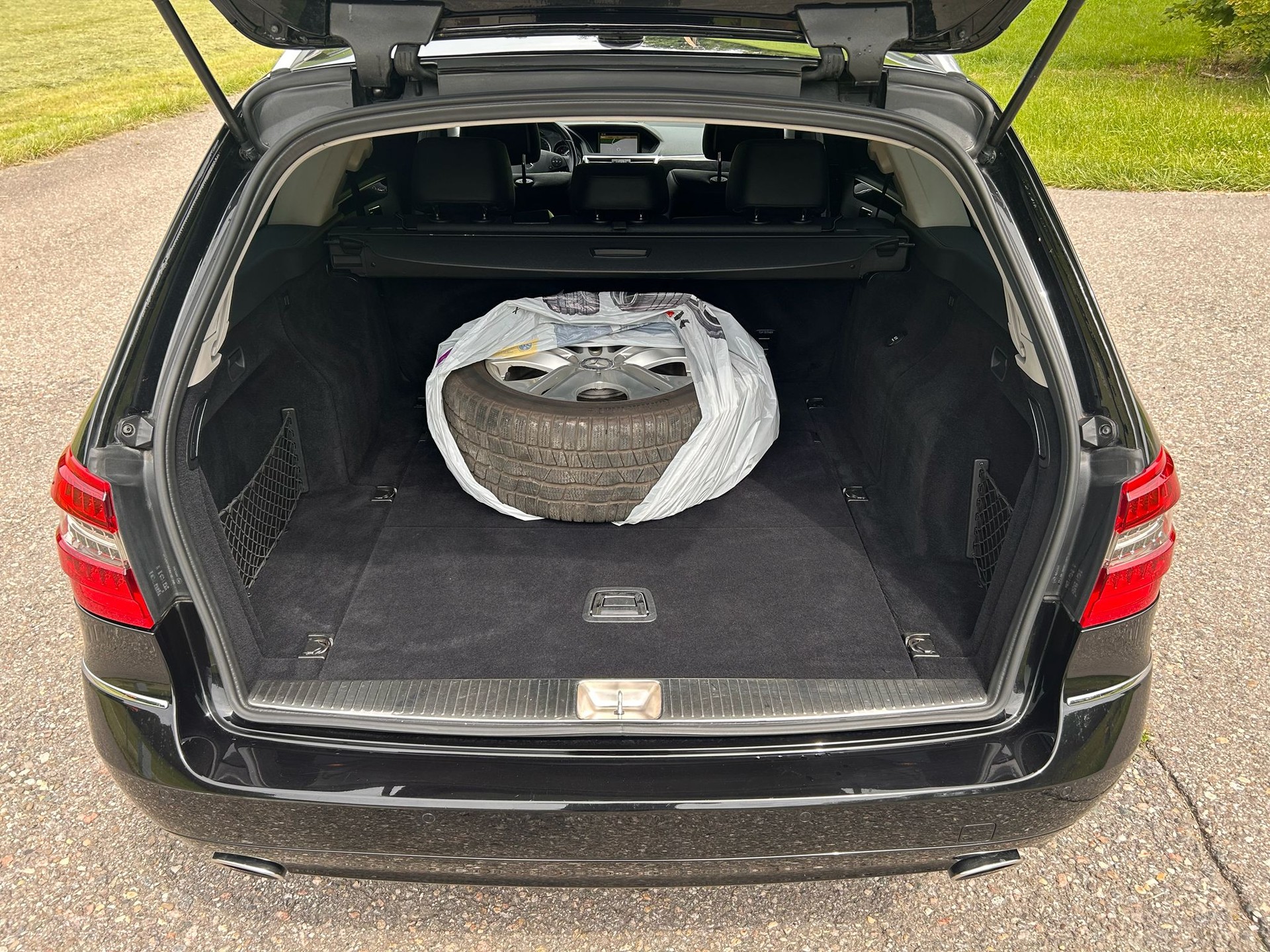 MERCEDES-BENZ E 300 CDI BlueEfficiency Avantgarde 7G-Tronic-image-8