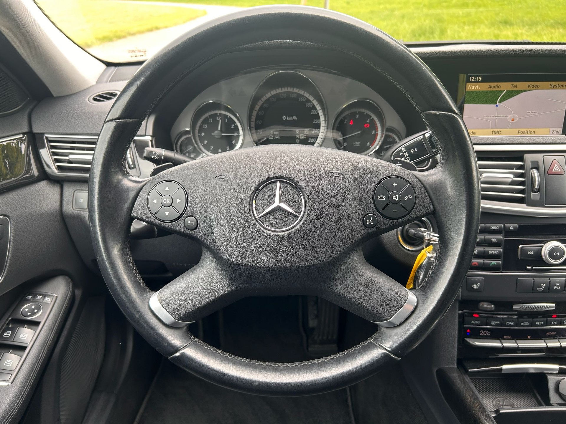 MERCEDES-BENZ E 300 CDI BlueEfficiency Avantgarde 7G-Tronic-image-19
