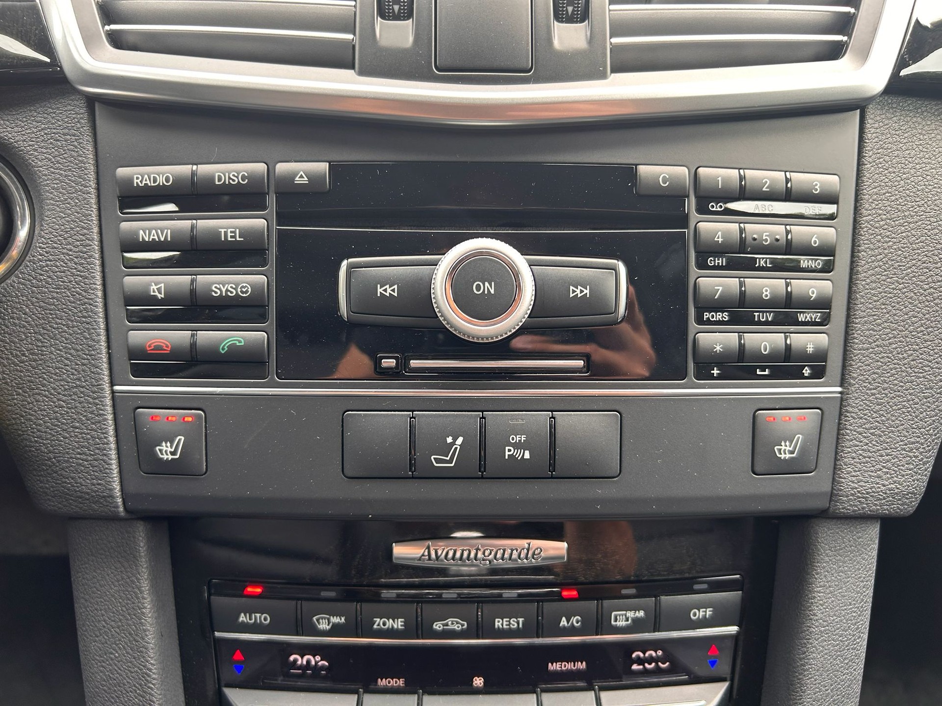 MERCEDES-BENZ E 300 CDI BlueEfficiency Avantgarde 7G-Tronic-image-26