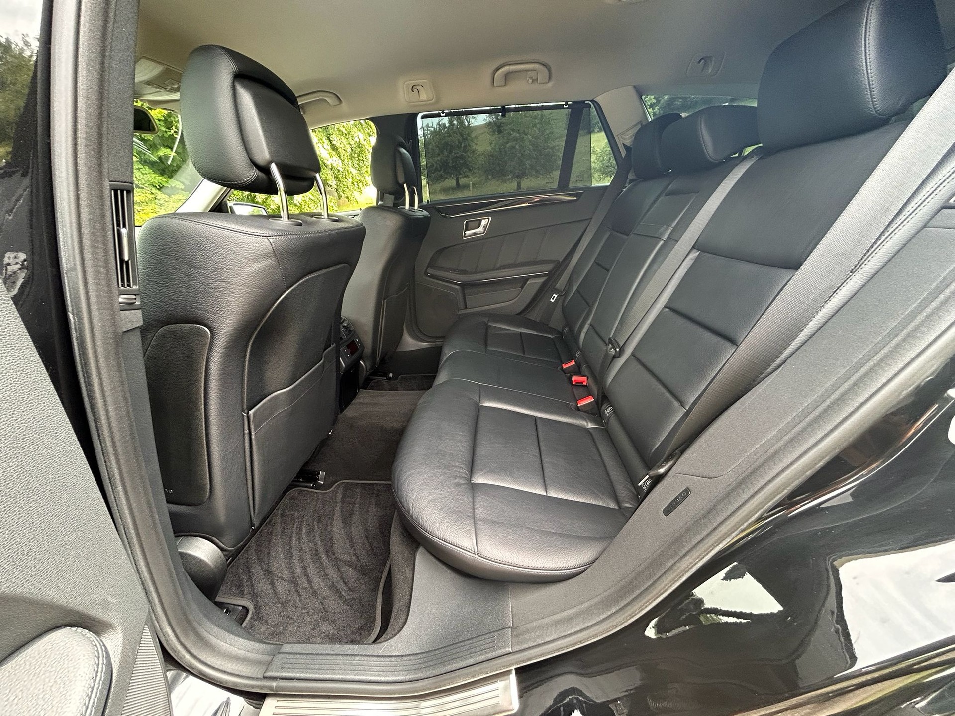 MERCEDES-BENZ E 300 CDI BlueEfficiency Avantgarde 7G-Tronic-image-13