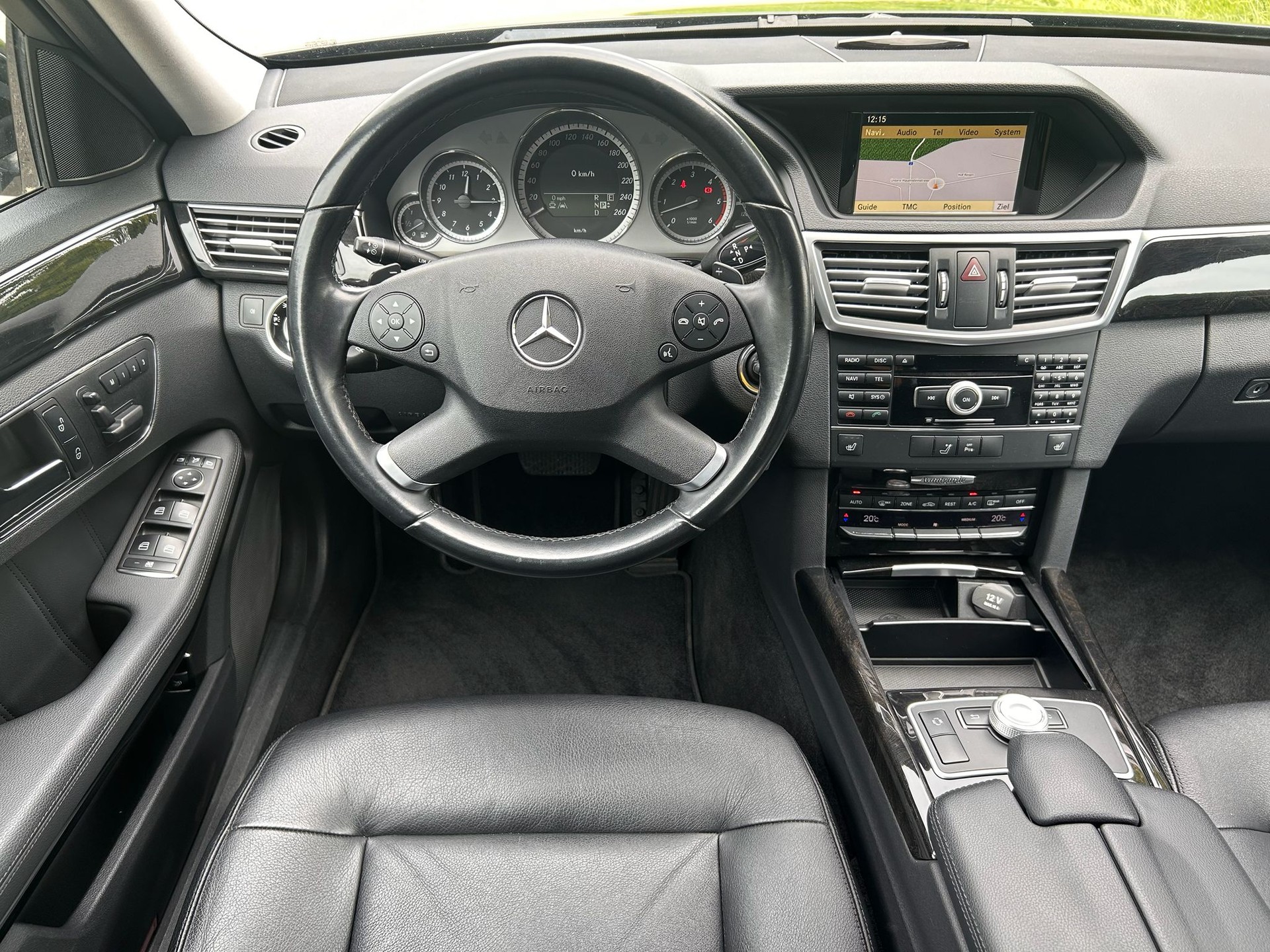 MERCEDES-BENZ E 300 CDI BlueEfficiency Avantgarde 7G-Tronic-image-18