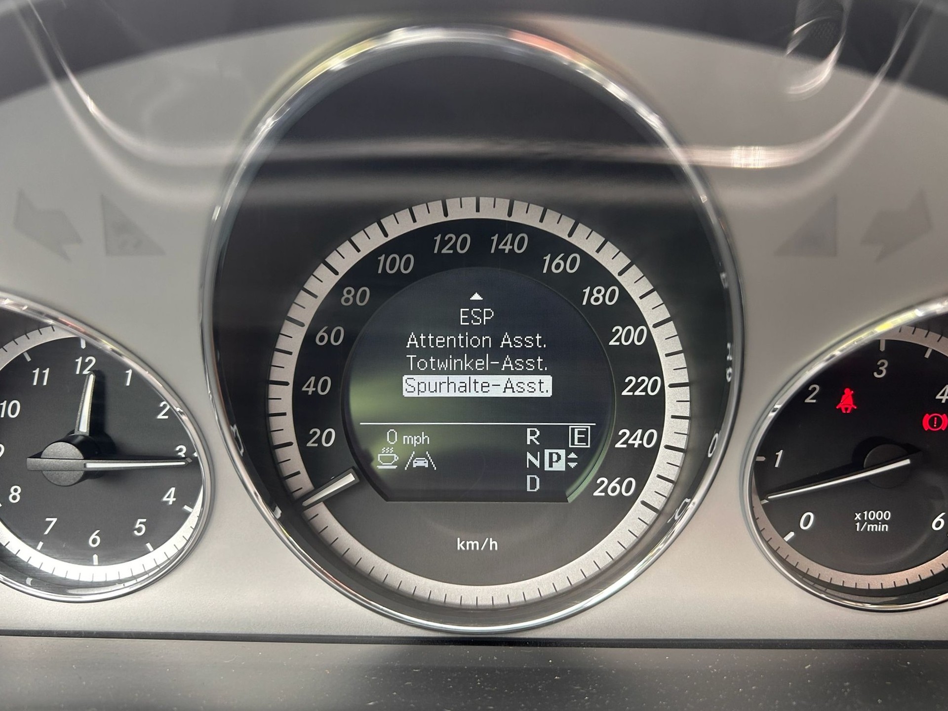 MERCEDES-BENZ E 300 CDI BlueEfficiency Avantgarde 7G-Tronic-image-22