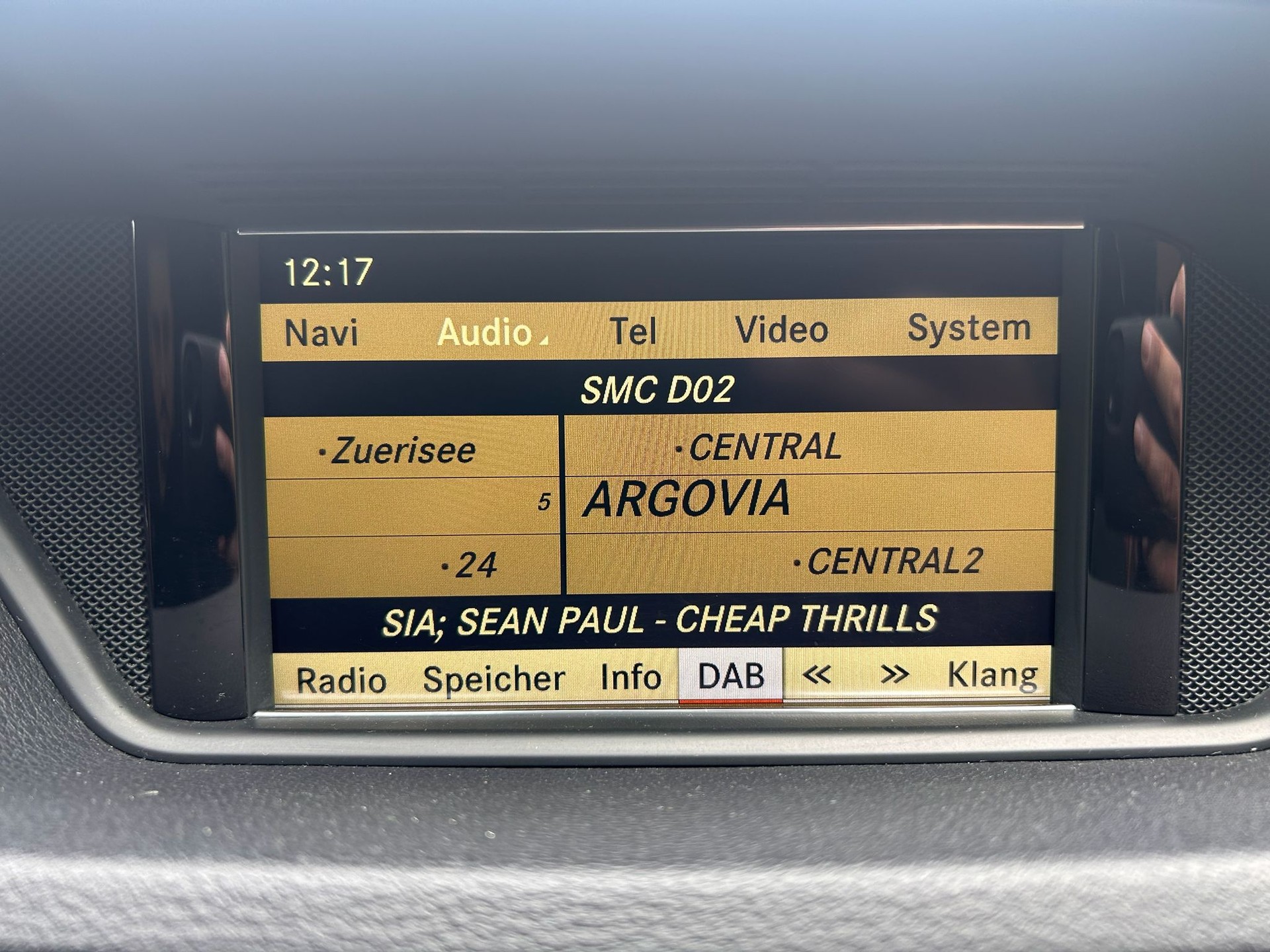 MERCEDES-BENZ E 300 CDI BlueEfficiency Avantgarde 7G-Tronic-image-30