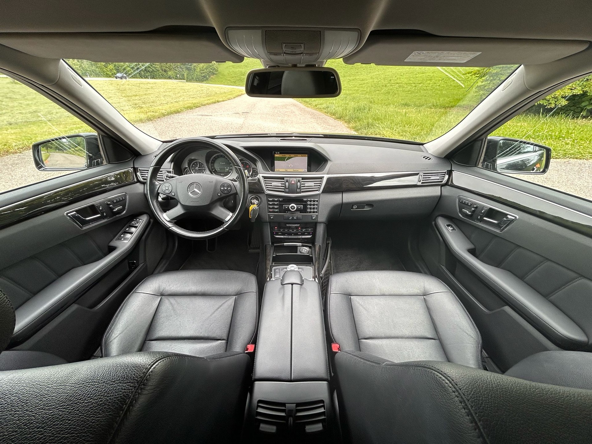 MERCEDES-BENZ E 300 CDI BlueEfficiency Avantgarde 7G-Tronic-image-17