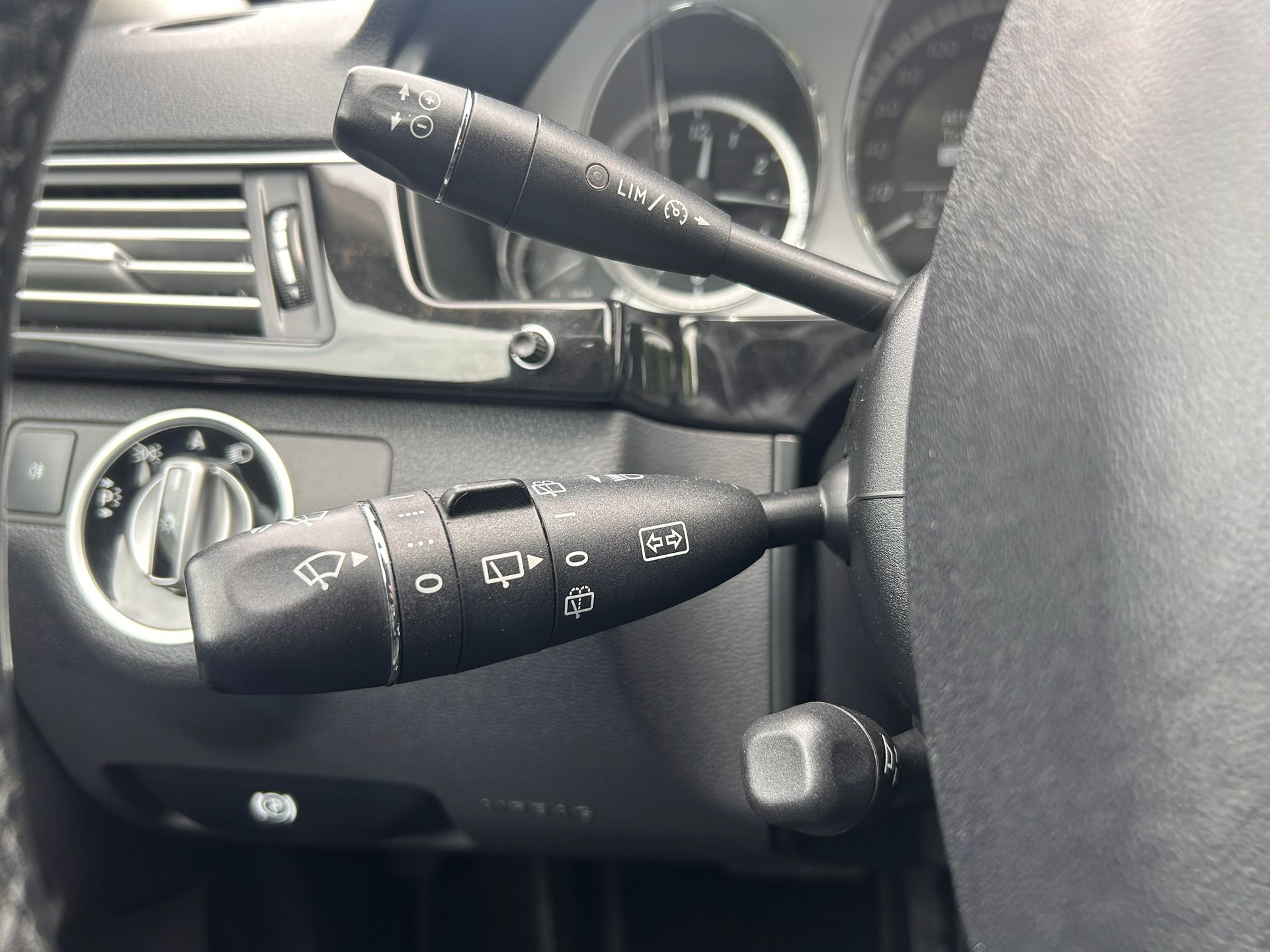 MERCEDES-BENZ E 300 CDI BlueEfficiency Avantgarde 7G-Tronic-image-23