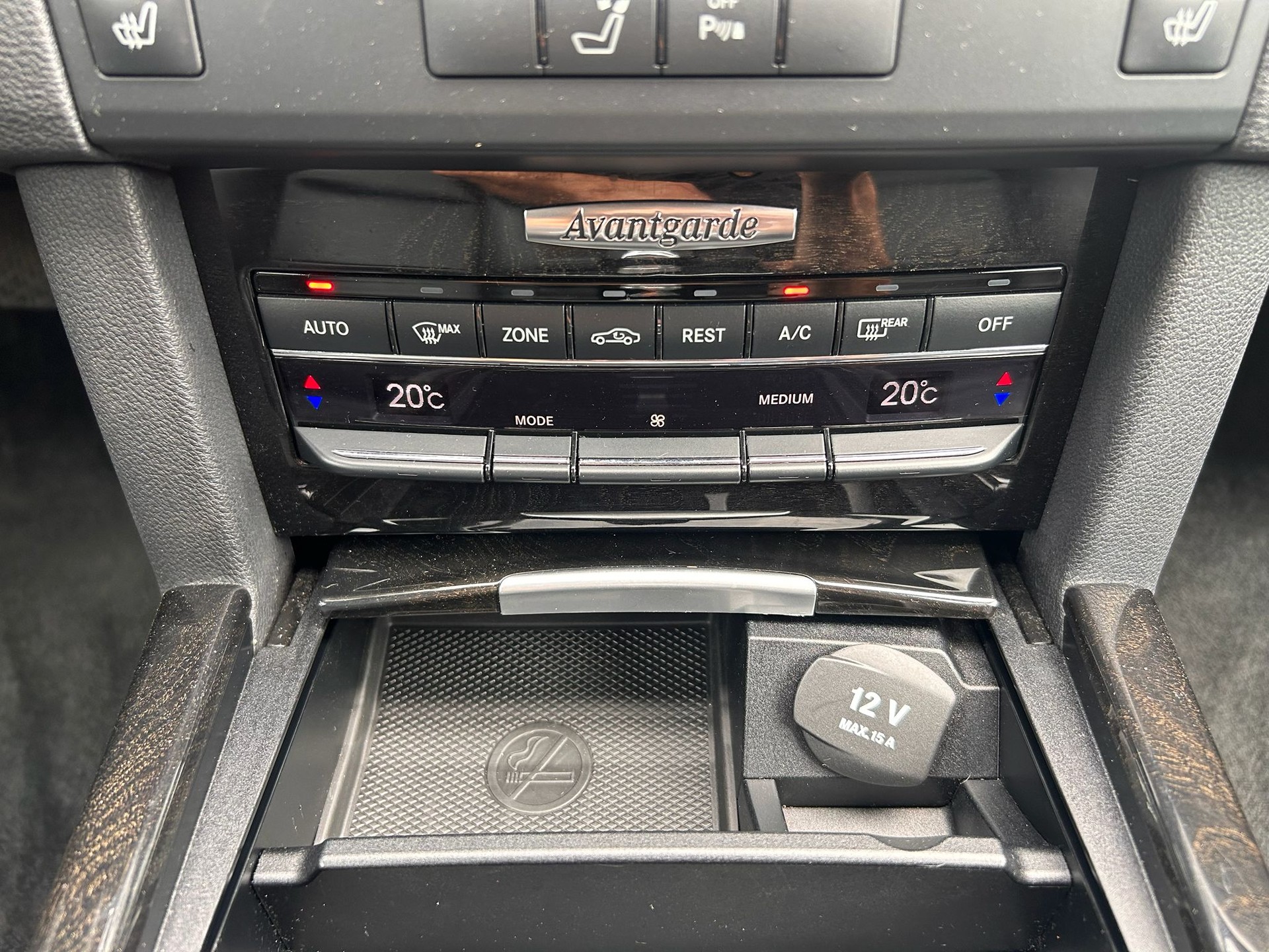 MERCEDES-BENZ E 300 CDI BlueEfficiency Avantgarde 7G-Tronic-image-25