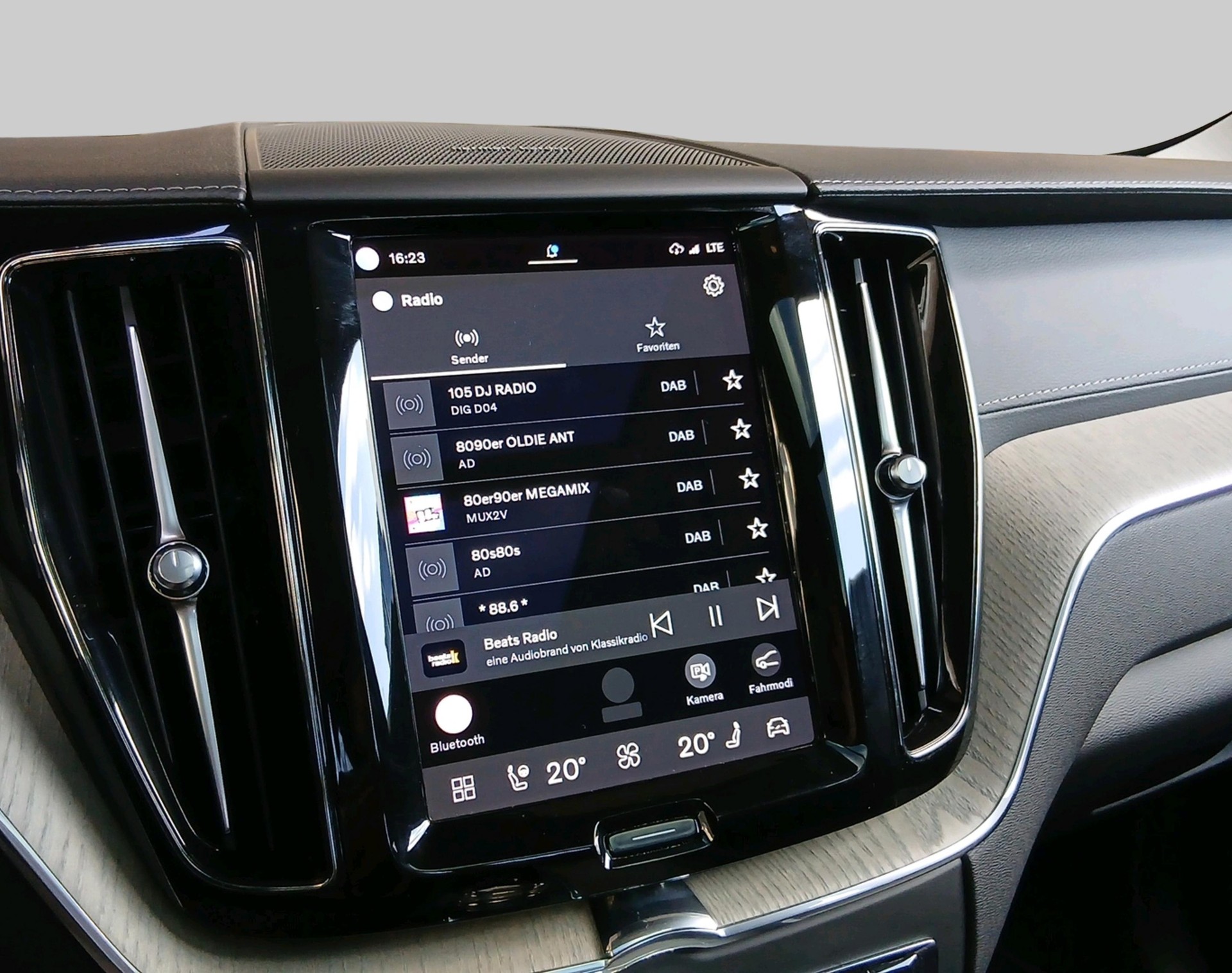 VOLVO XC60 2.0 T8 TE Inscription eAW-image-12