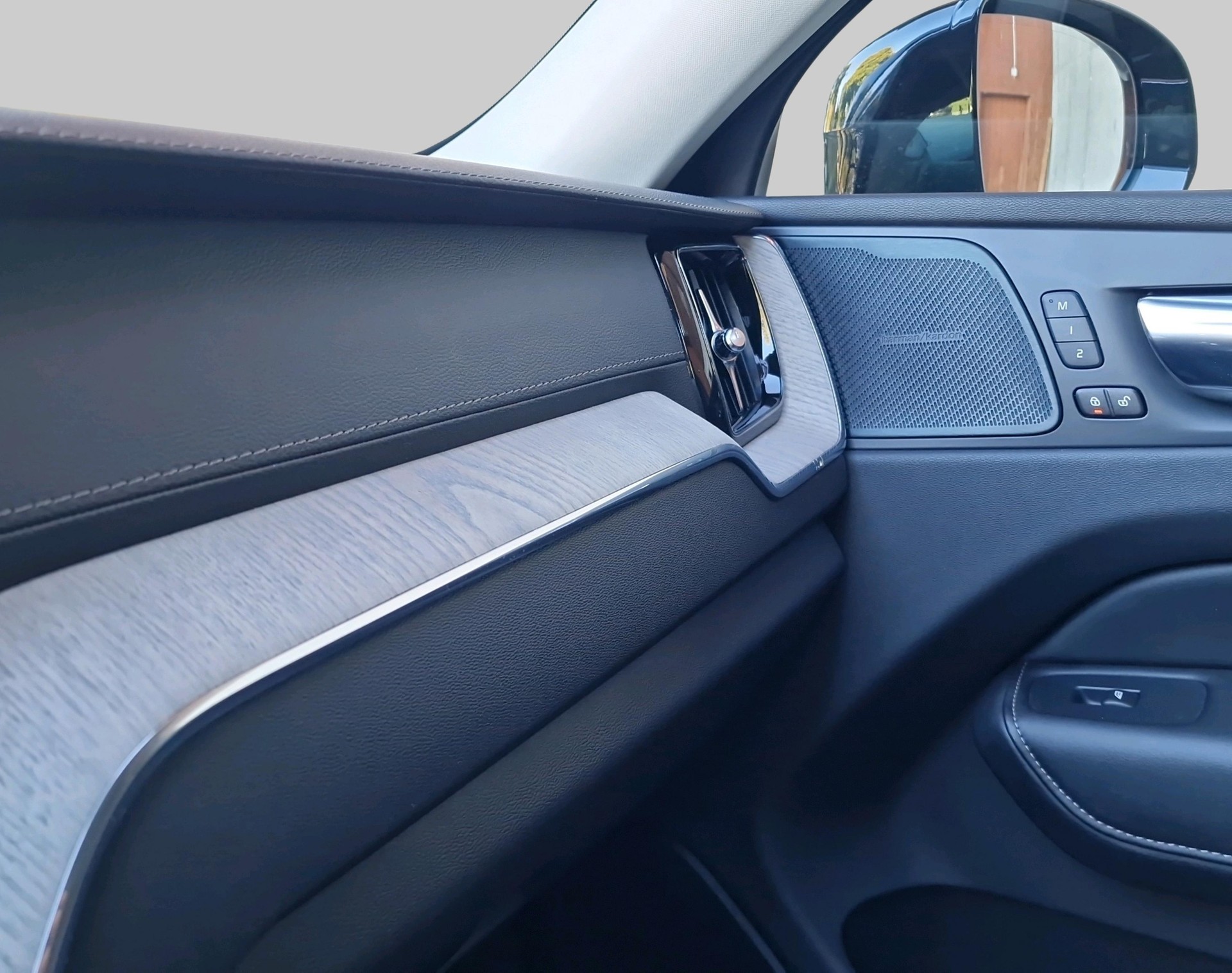 VOLVO XC60 2.0 T8 TE Inscription eAW-image-21