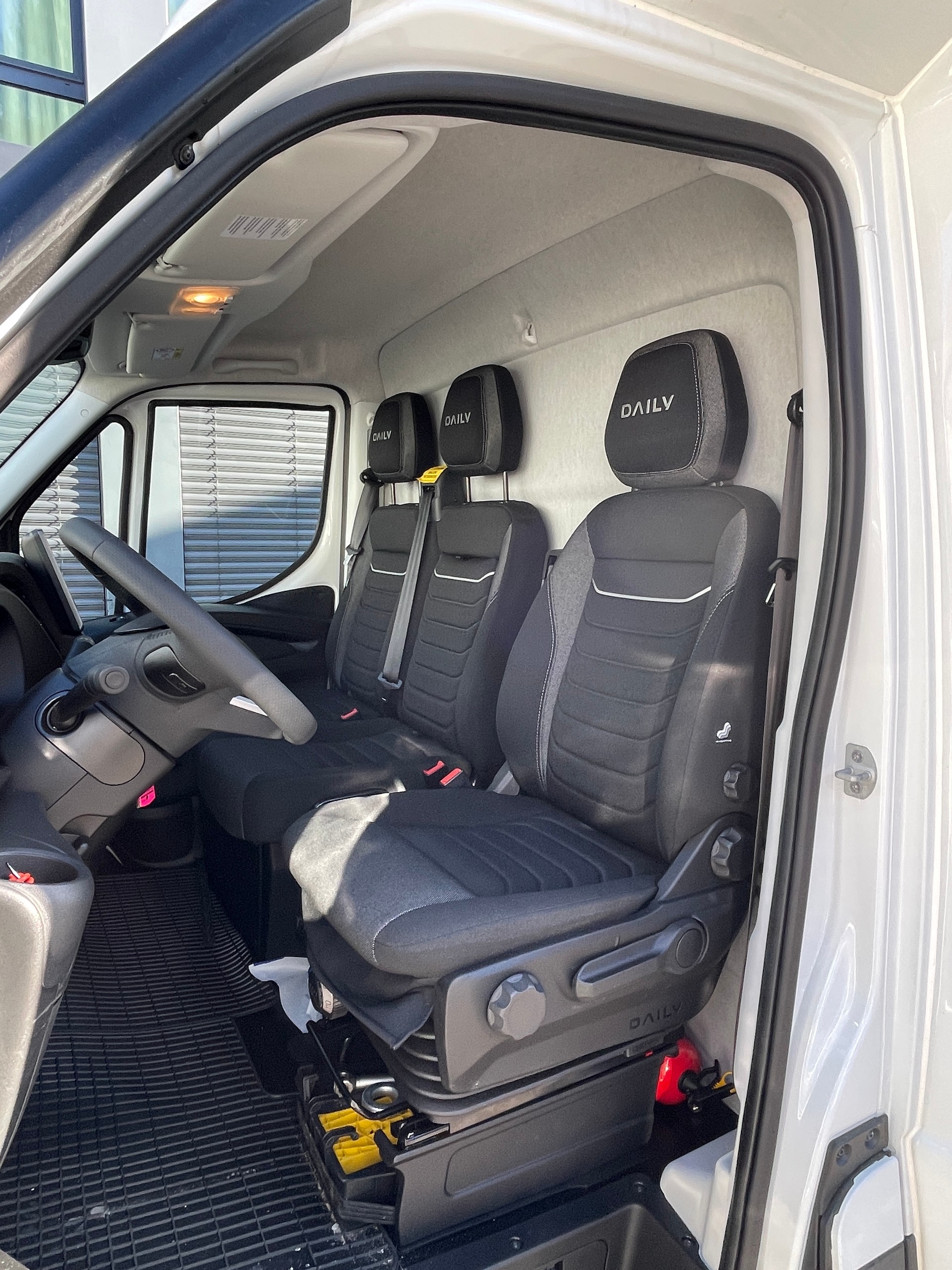 IVECO 35 S 18H A8 für Durchlader einsetzbar-image-14