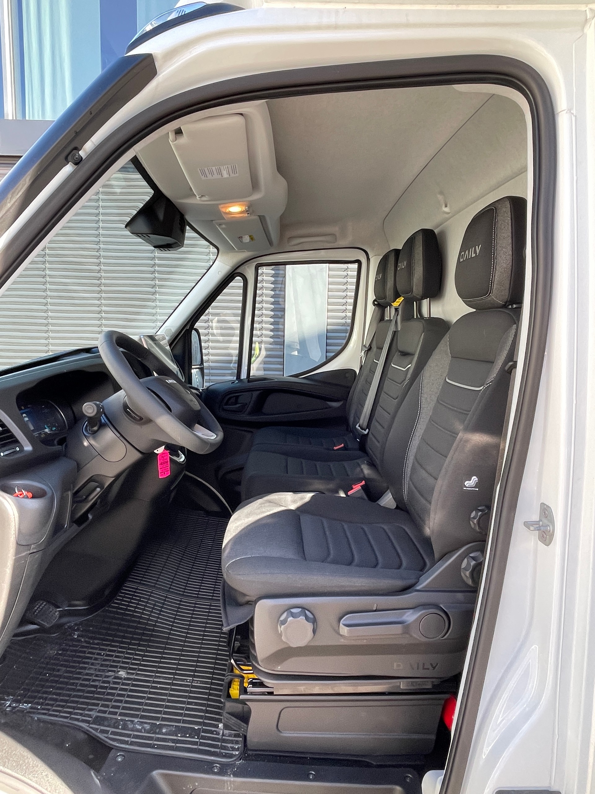 IVECO 35 S 18H A8 für Durchlader einsetzbar-image-13