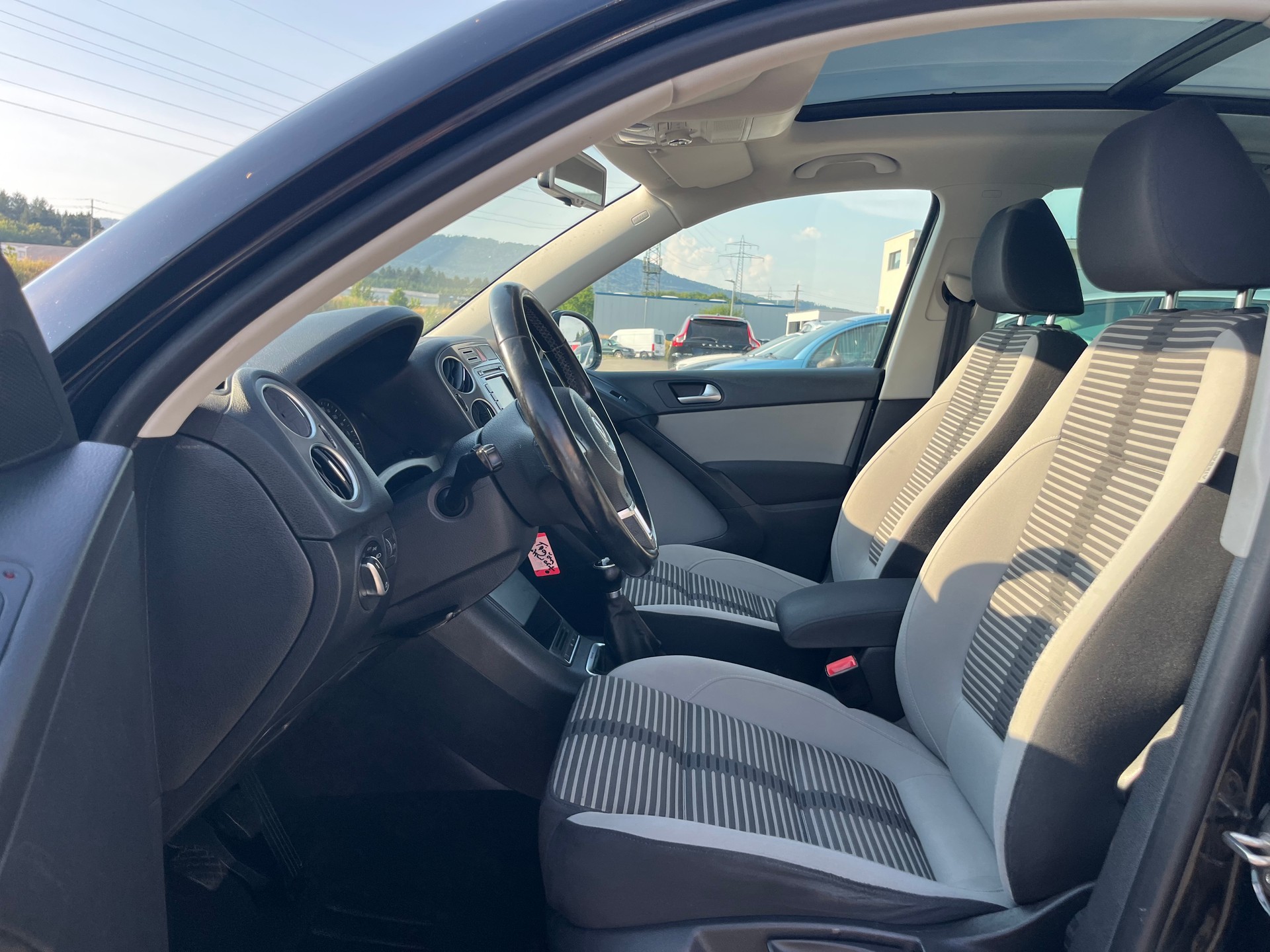 VW Tiguan 2.0 TSI Sport&Style-image-12