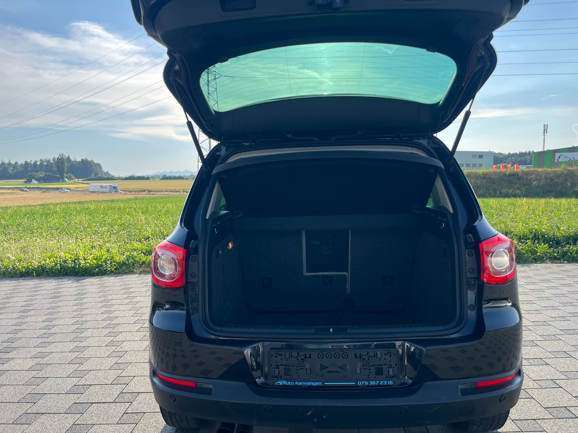 VW Tiguan 2.0 TSI Sport&Style-image-8
