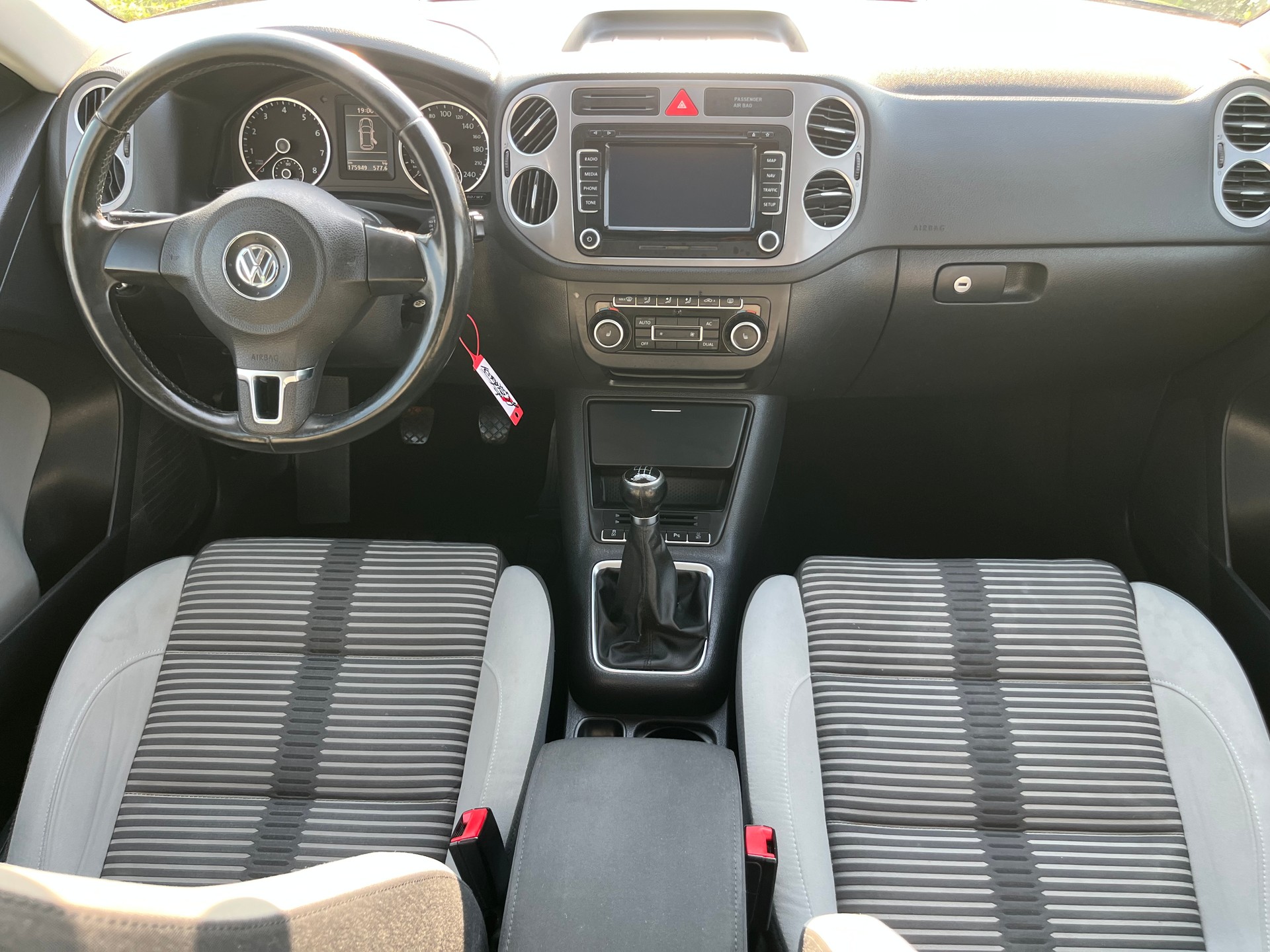 VW Tiguan 2.0 TSI Sport&Style-image-10