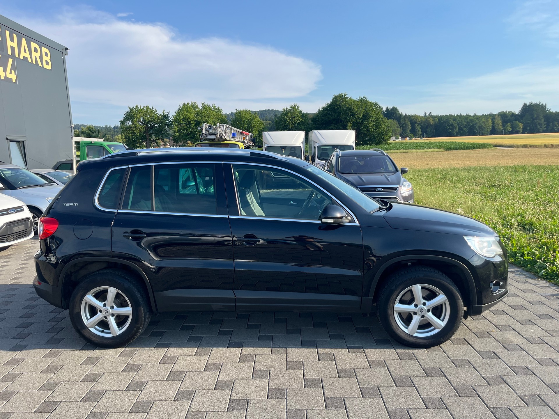 VW Tiguan 2.0 TSI Sport&Style-image-2