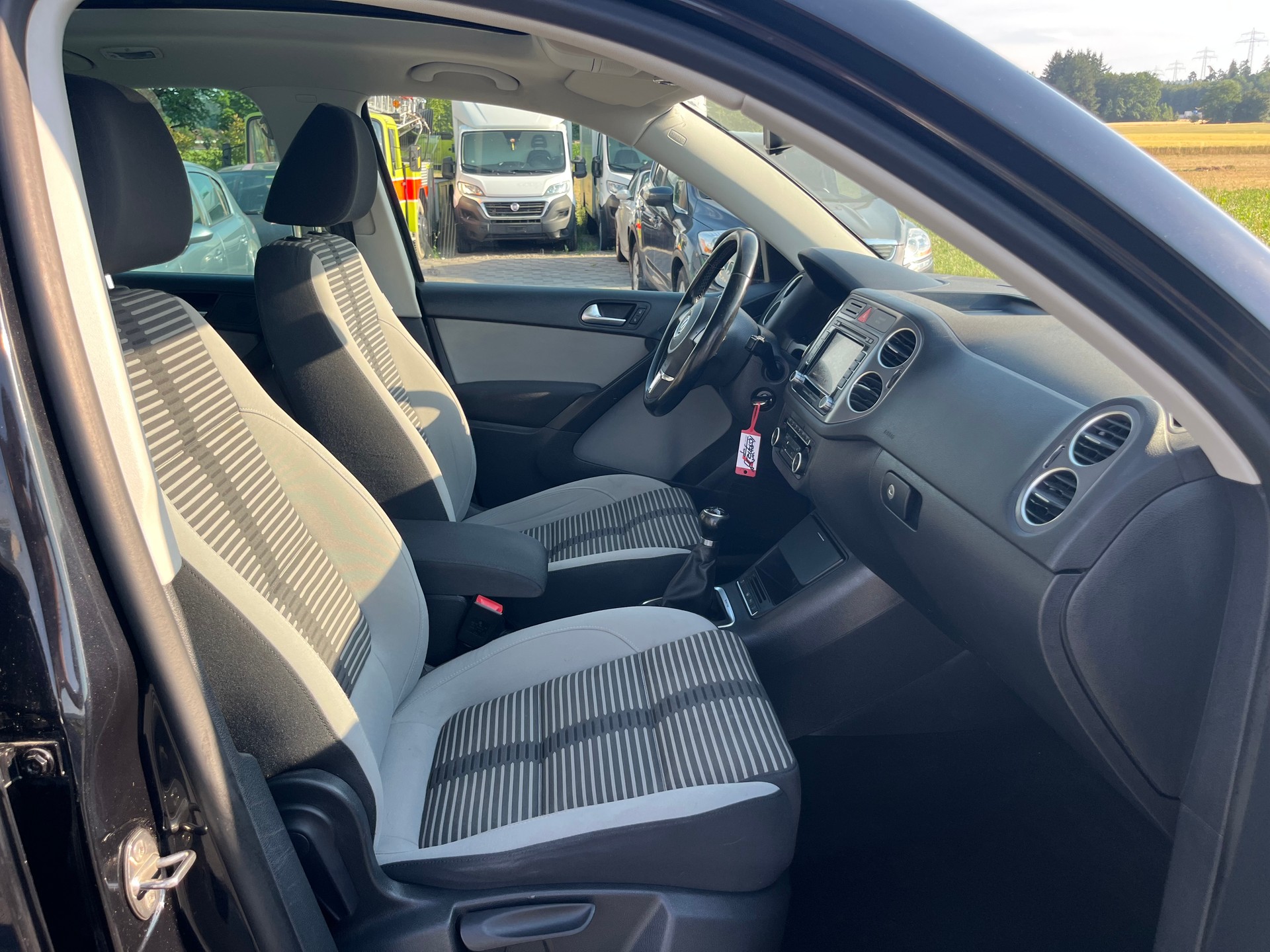 VW Tiguan 2.0 TSI Sport&Style-image-9