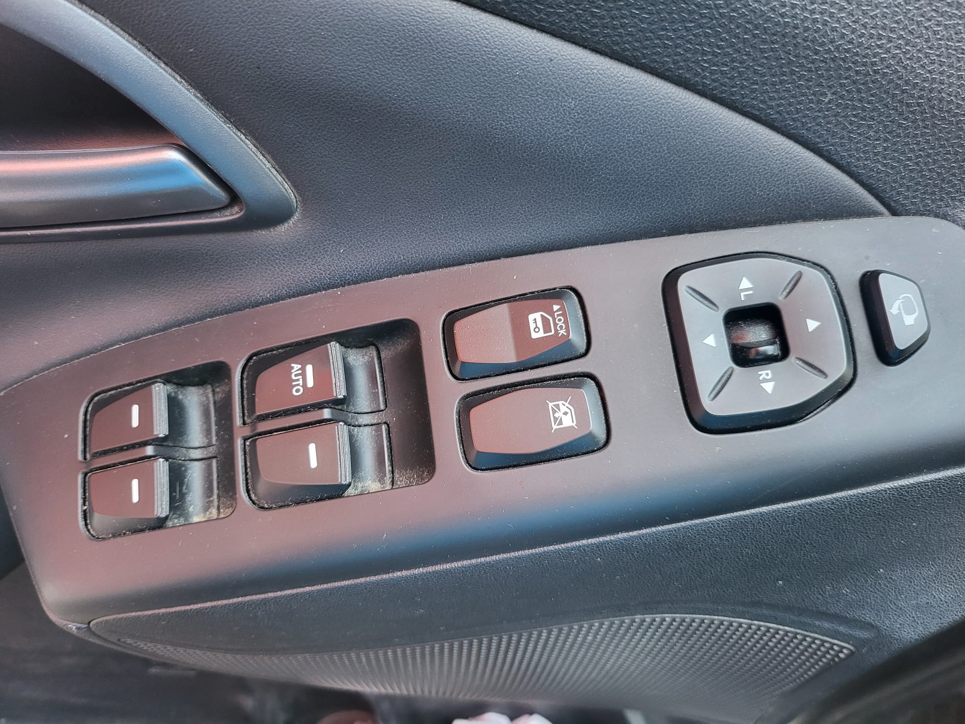 HYUNDAI iX 35 2.0 CRDi Style 4WD-image-9