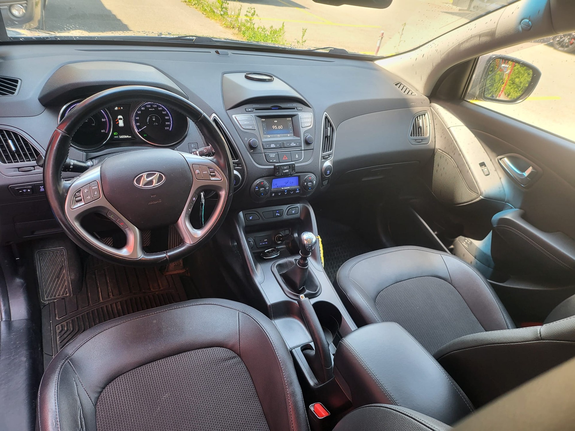 HYUNDAI iX 35 2.0 CRDi Style 4WD-image-1