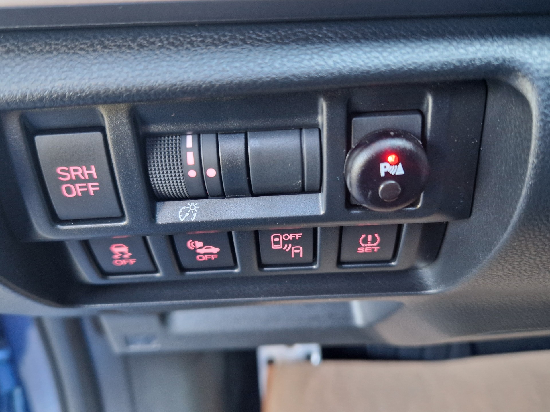 SUBARU XV 2.0 e-Boxer Luxury AWD Lineartronic-image-11