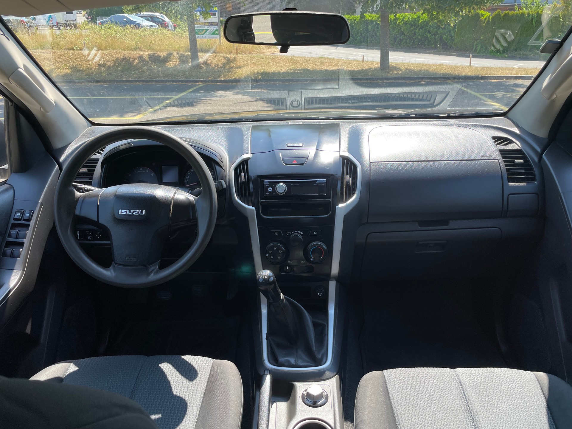 ISUZU D-MAX 2.5 Crew Cab Planet 4x4-image-8