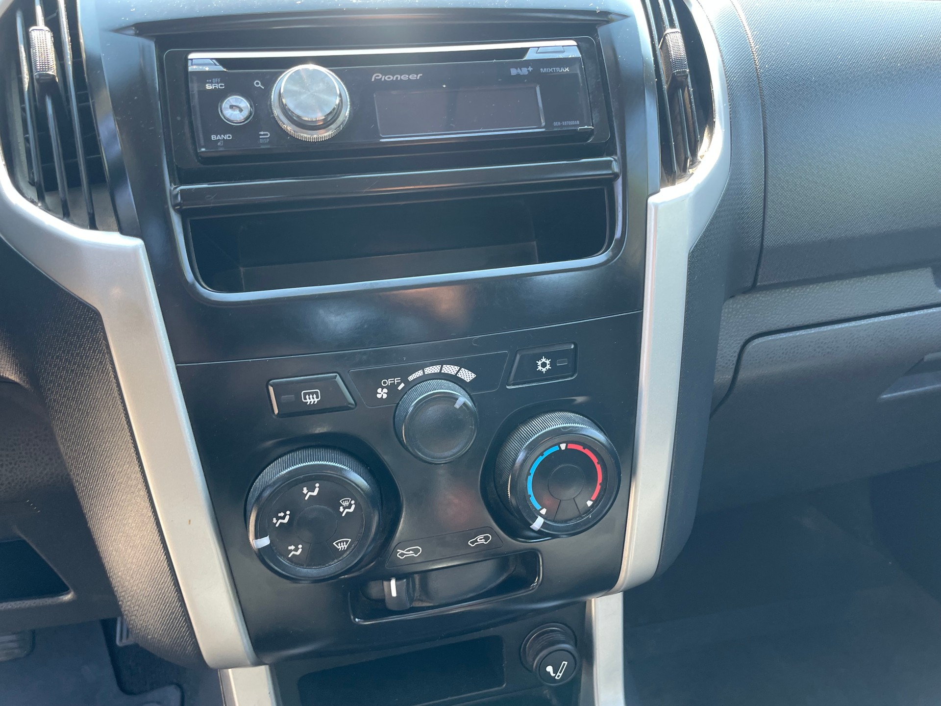 ISUZU D-MAX 2.5 Crew Cab Planet 4x4-image-10