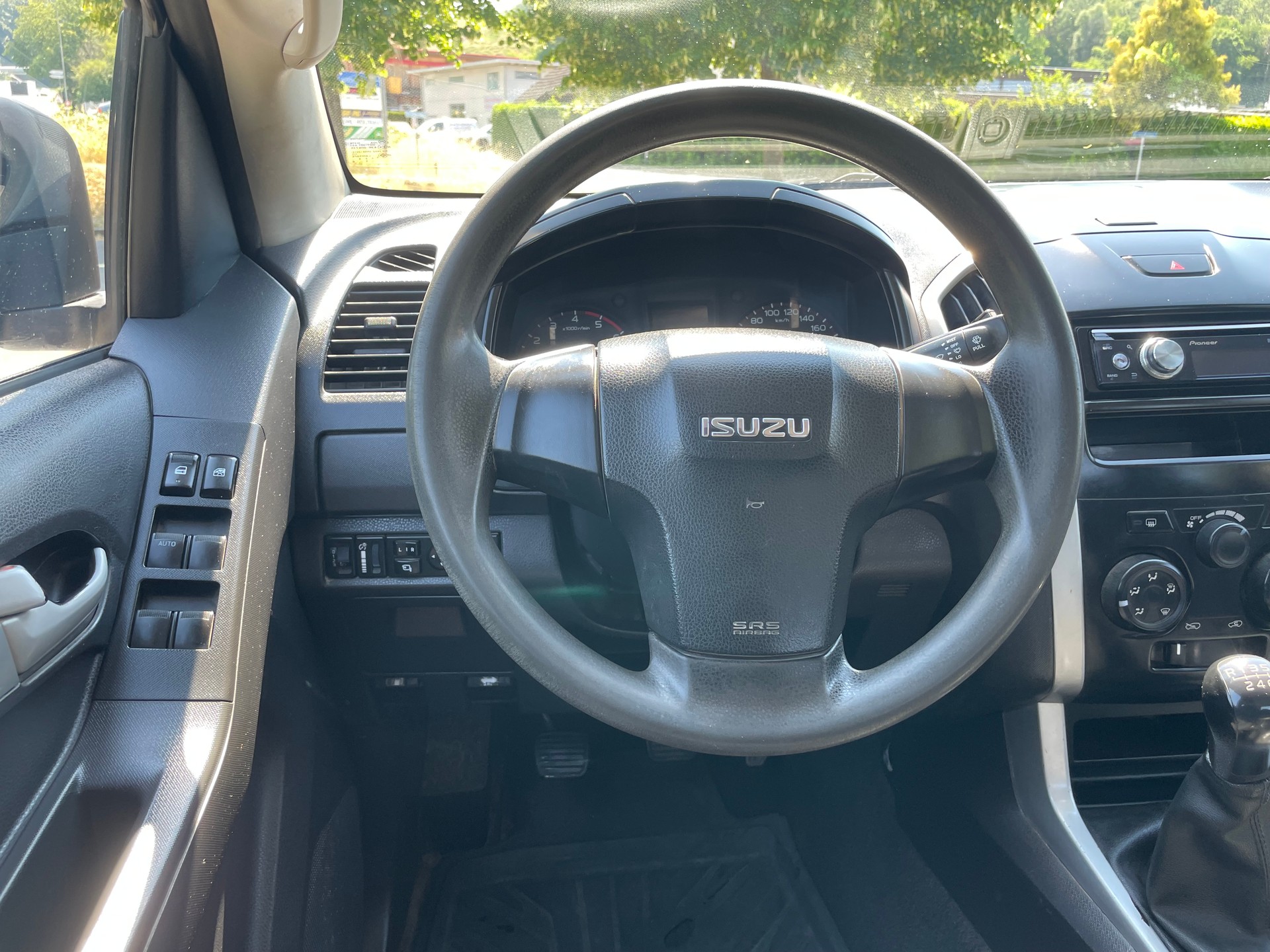 ISUZU D-MAX 2.5 Crew Cab Planet 4x4-image-9