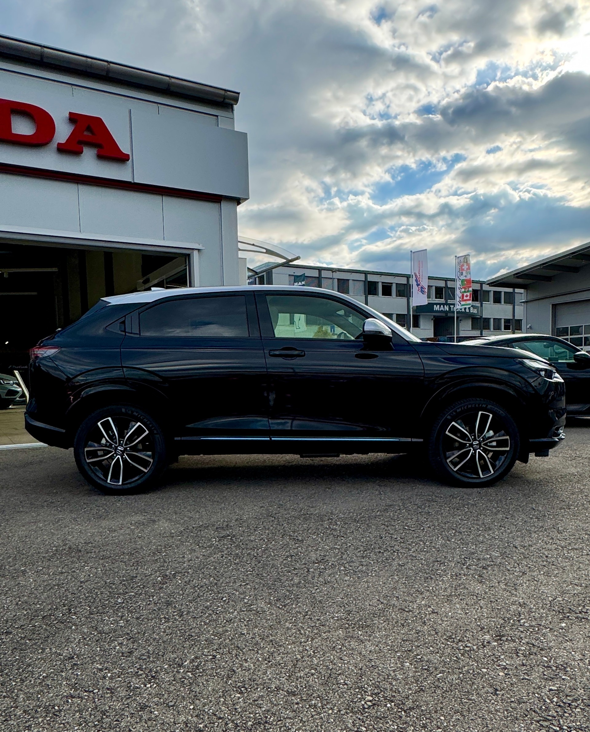 HONDA HR-V 1.5i-MMD Advance Plus CVT Modell 2027 1.9% Leasing Aktion unschlagbar mit 8 Jahren Garantie-showroom-element-3