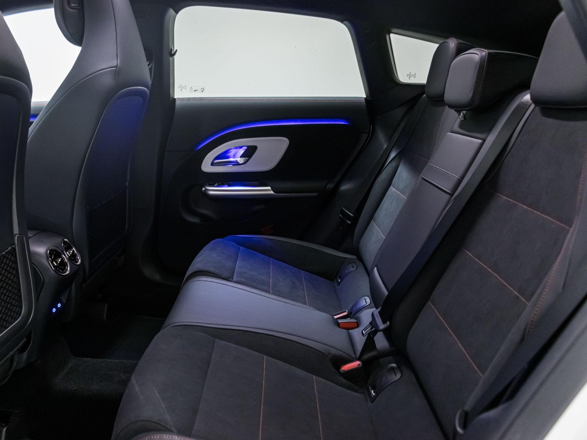 MERCEDES-BENZ CLA 220 4MATIC SB-image-7