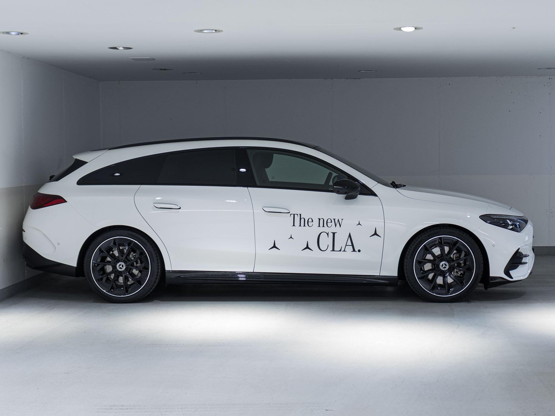 MERCEDES-BENZ CLA 220 4MATIC SB-image-1