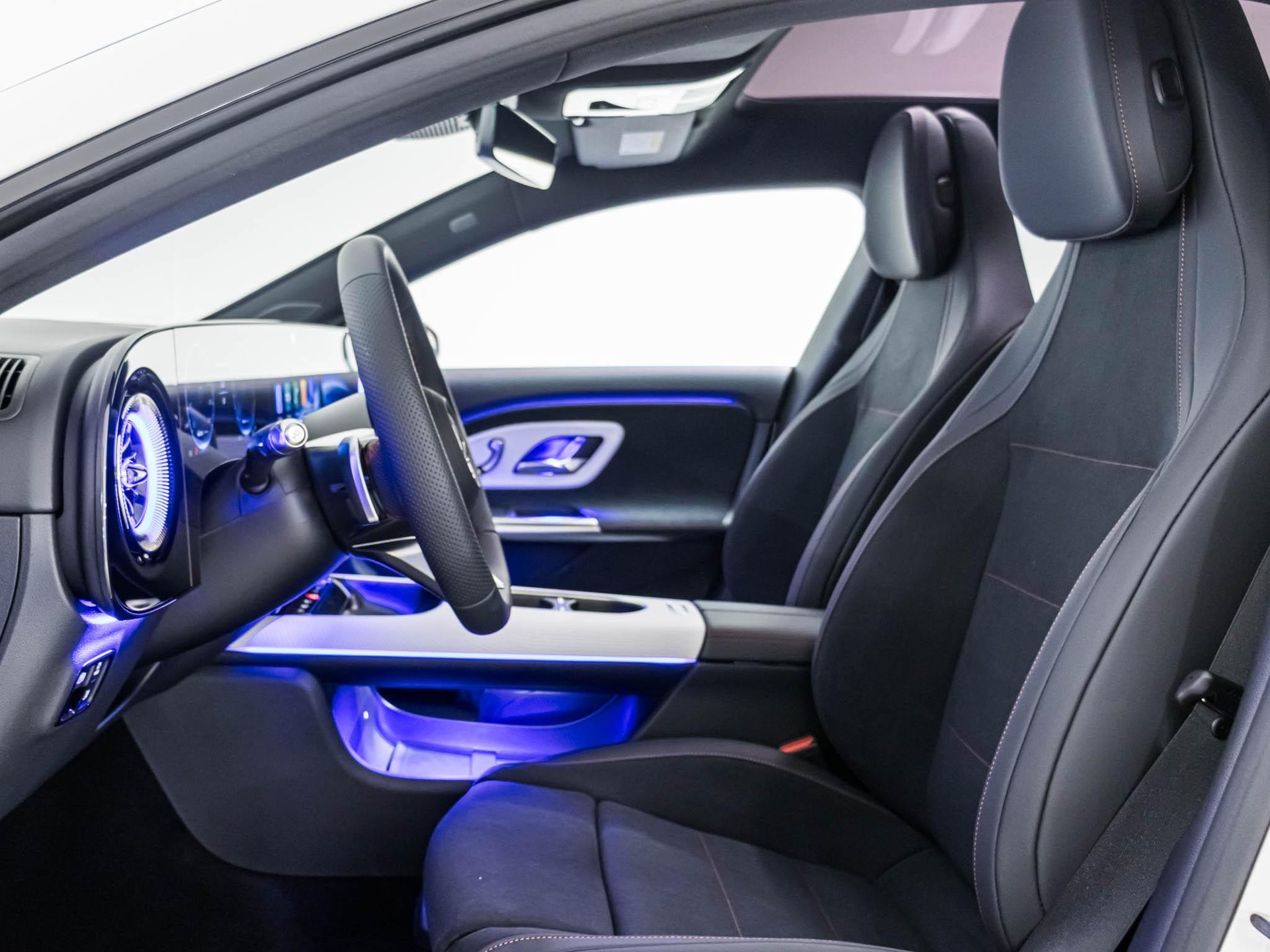 MERCEDES-BENZ CLA 220 4MATIC SB-image-6