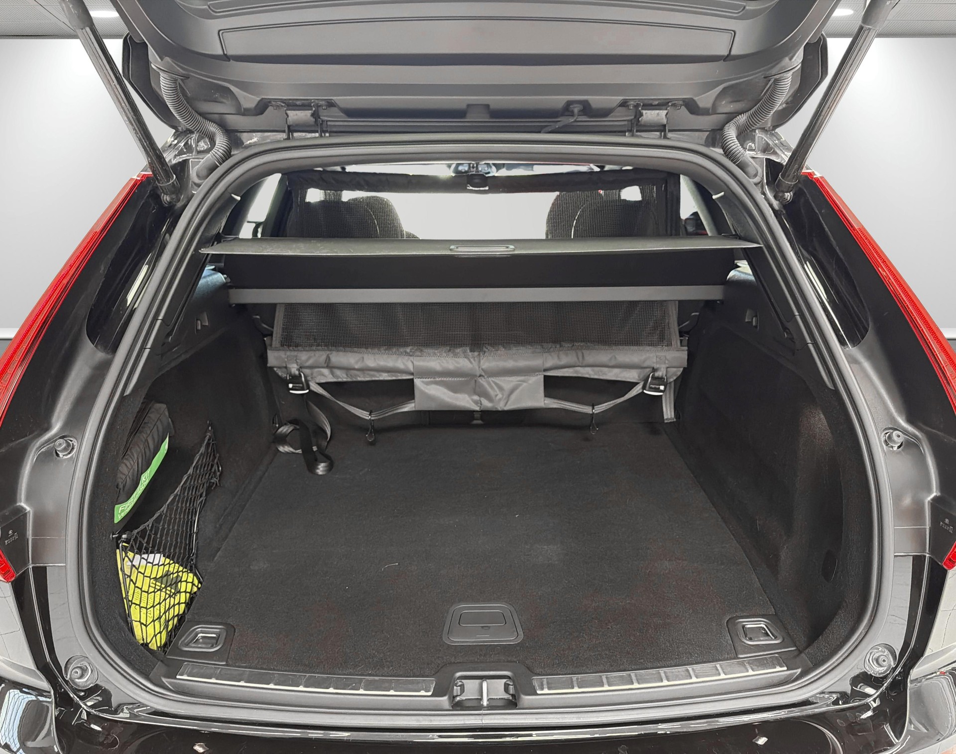 VOLVO XC60 2.0 T6 TE R-Design eAWD-image-10