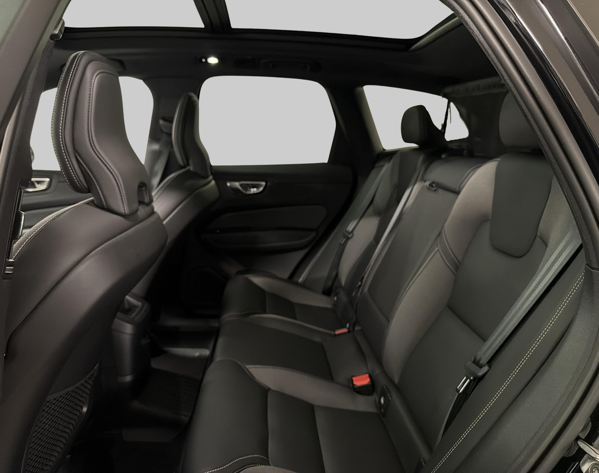 VOLVO XC60 2.0 T6 TE R-Design eAWD-image-6