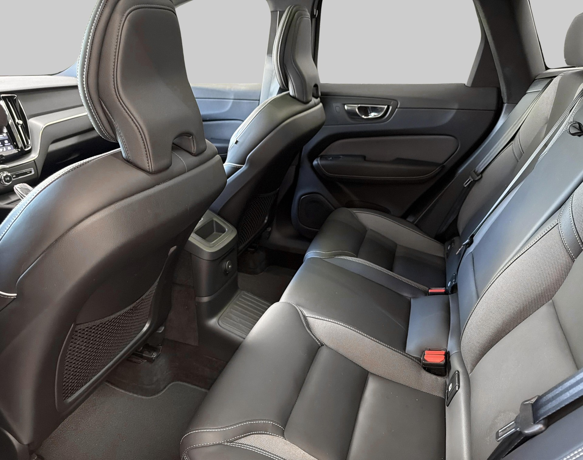 VOLVO XC60 2.0 T6 TE R-Design eAWD-image-9