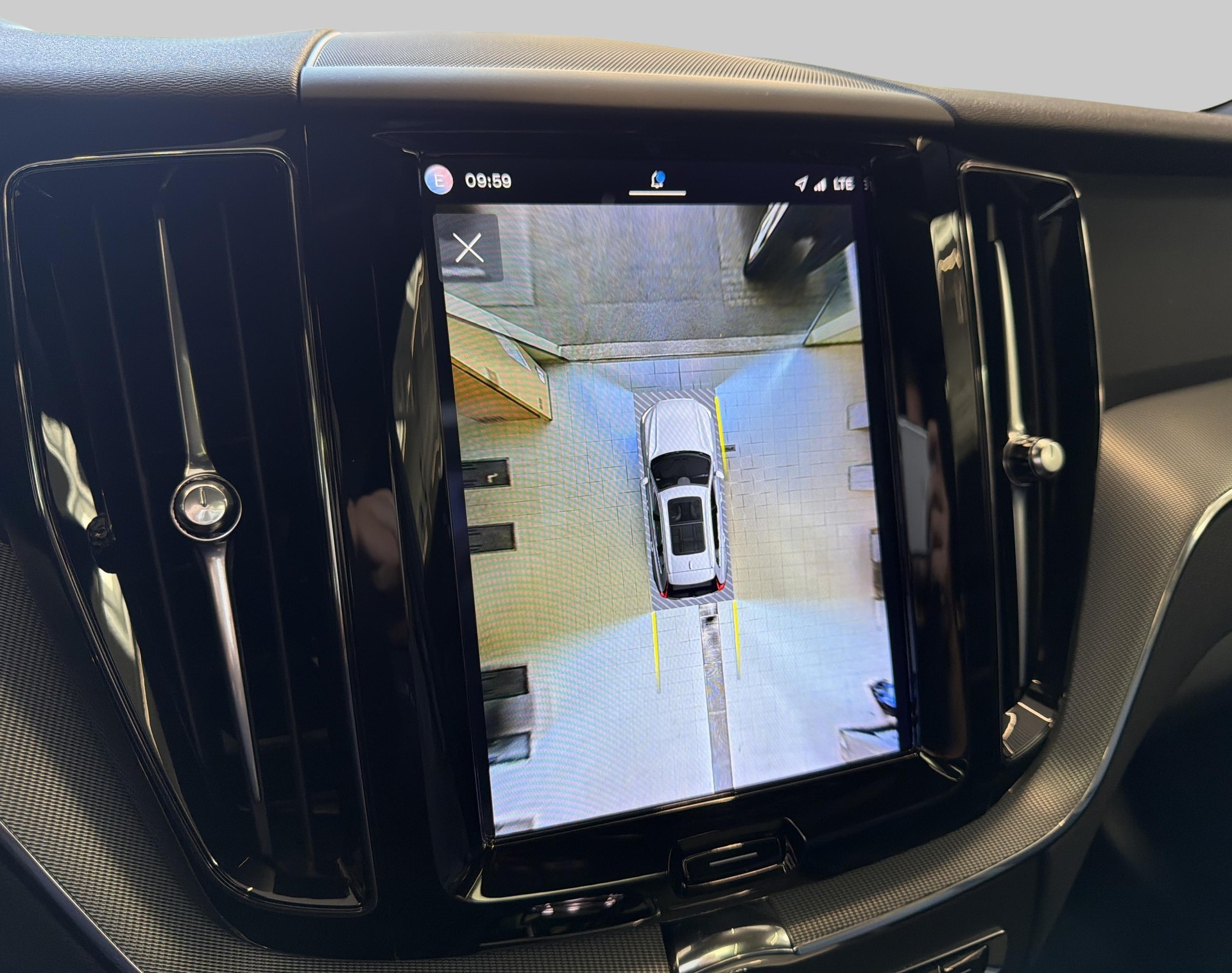 VOLVO XC60 2.0 T6 TE R-Design eAWD-image-11