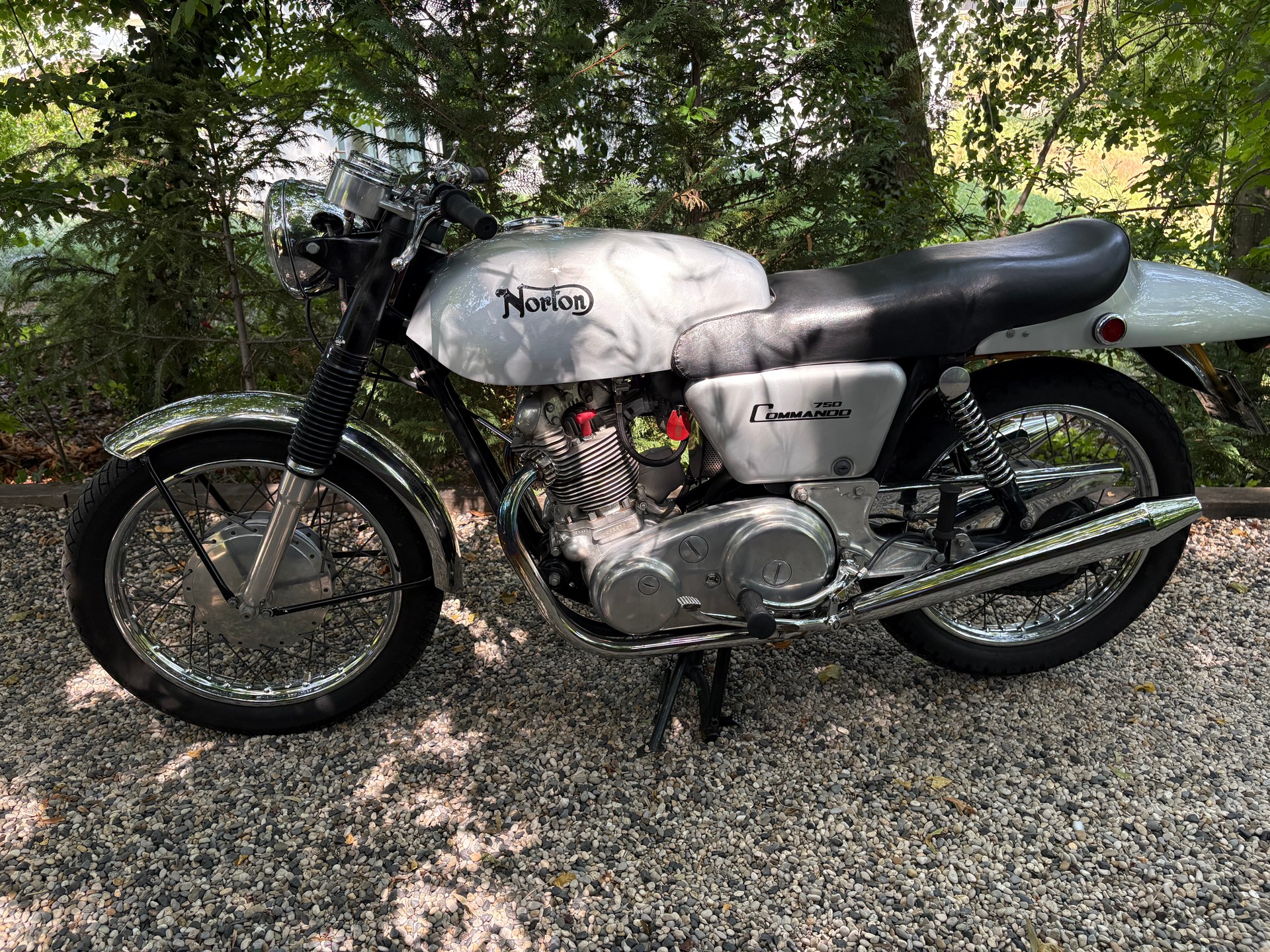 NORTON Commando 750 Fastback