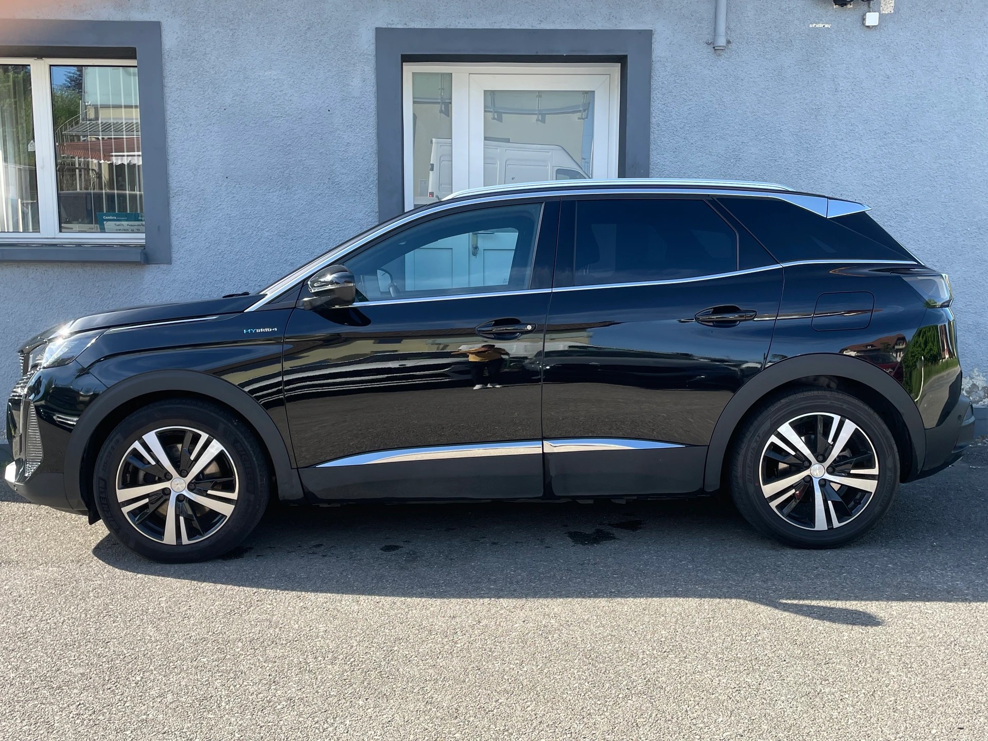PEUGEOT 3008 300e Hybrid4 GT EAT8-image-2