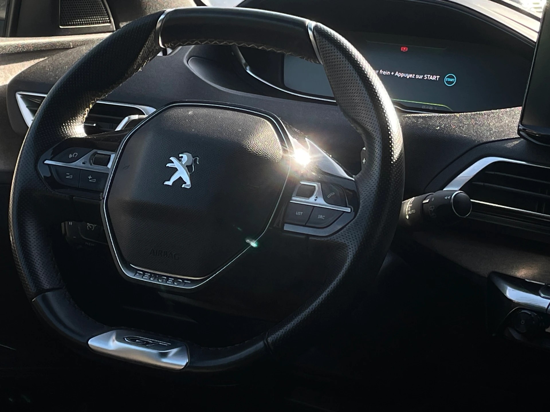 PEUGEOT 3008 300e Hybrid4 GT EAT8-image-5