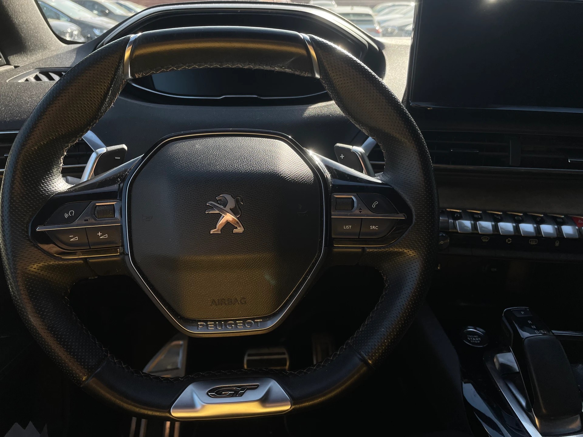 PEUGEOT 3008 300e Hybrid4 GT EAT8-image-7