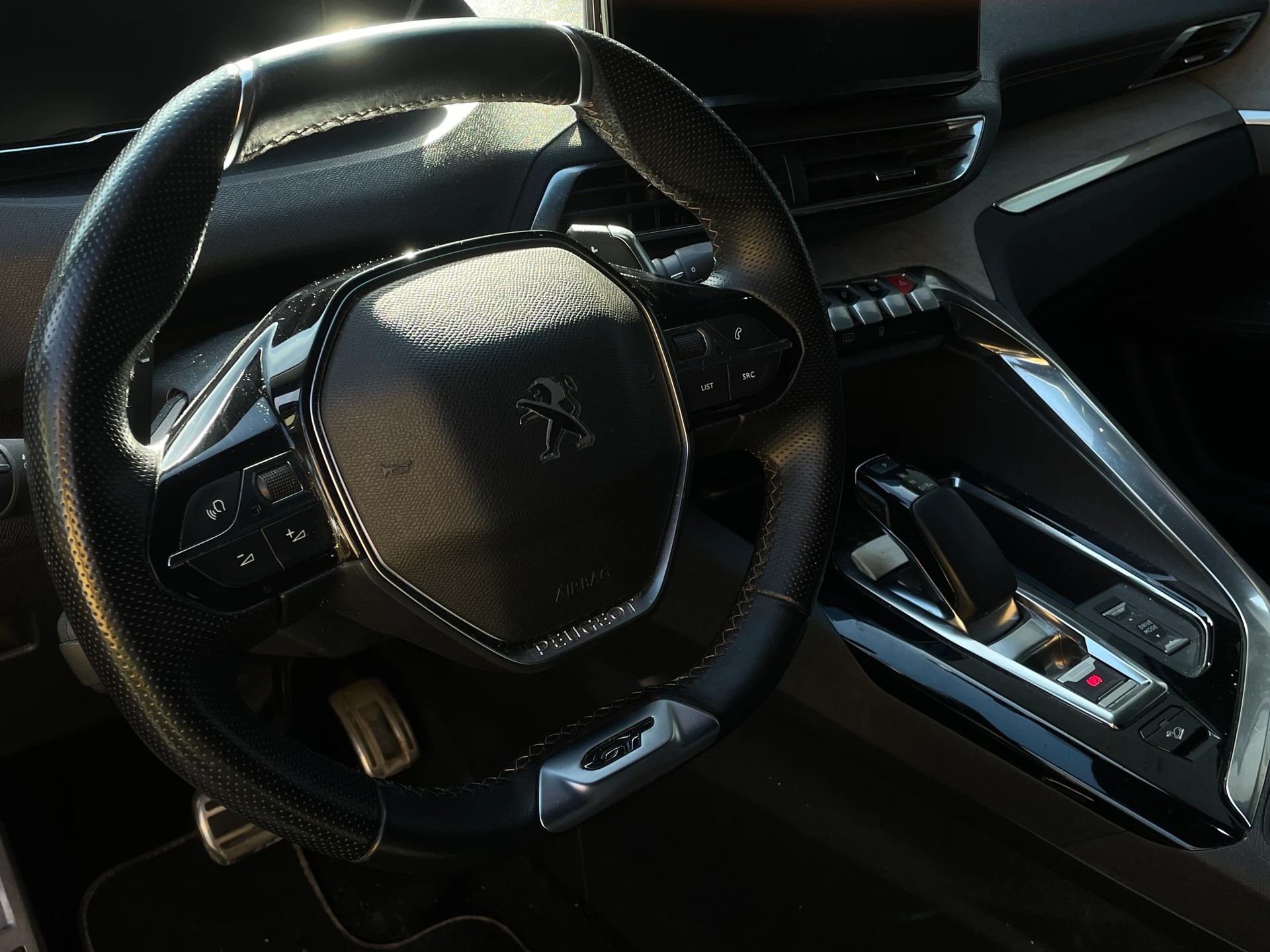 PEUGEOT 3008 300e Hybrid4 GT EAT8-image-6