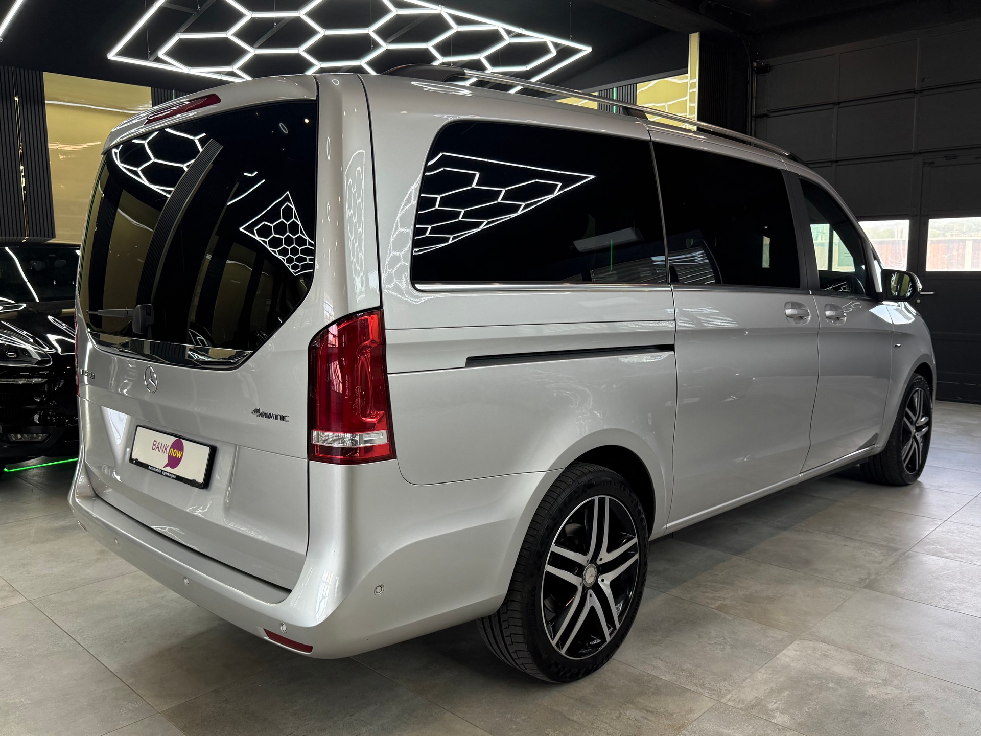 MERCEDES-BENZ V 250 d Swiss Edition lang 4Matic 7G-Tronic-image-4