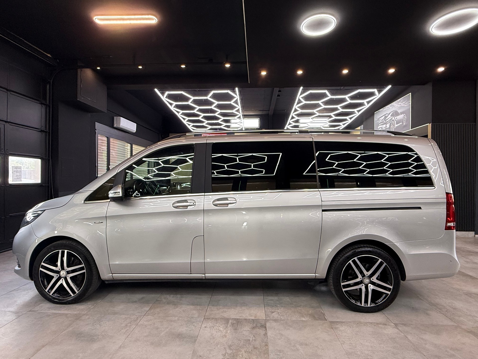 MERCEDES-BENZ V 250 d Swiss Edition lang 4Matic 7G-Tronic-image-7