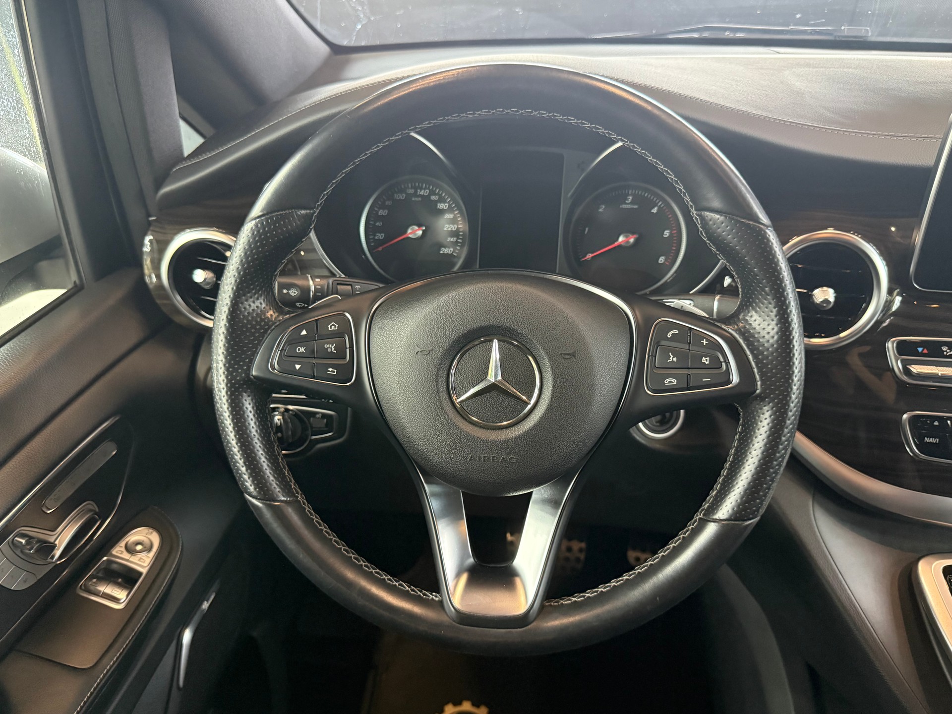 MERCEDES-BENZ V 250 d Swiss Edition lang 4Matic 7G-Tronic-image-13